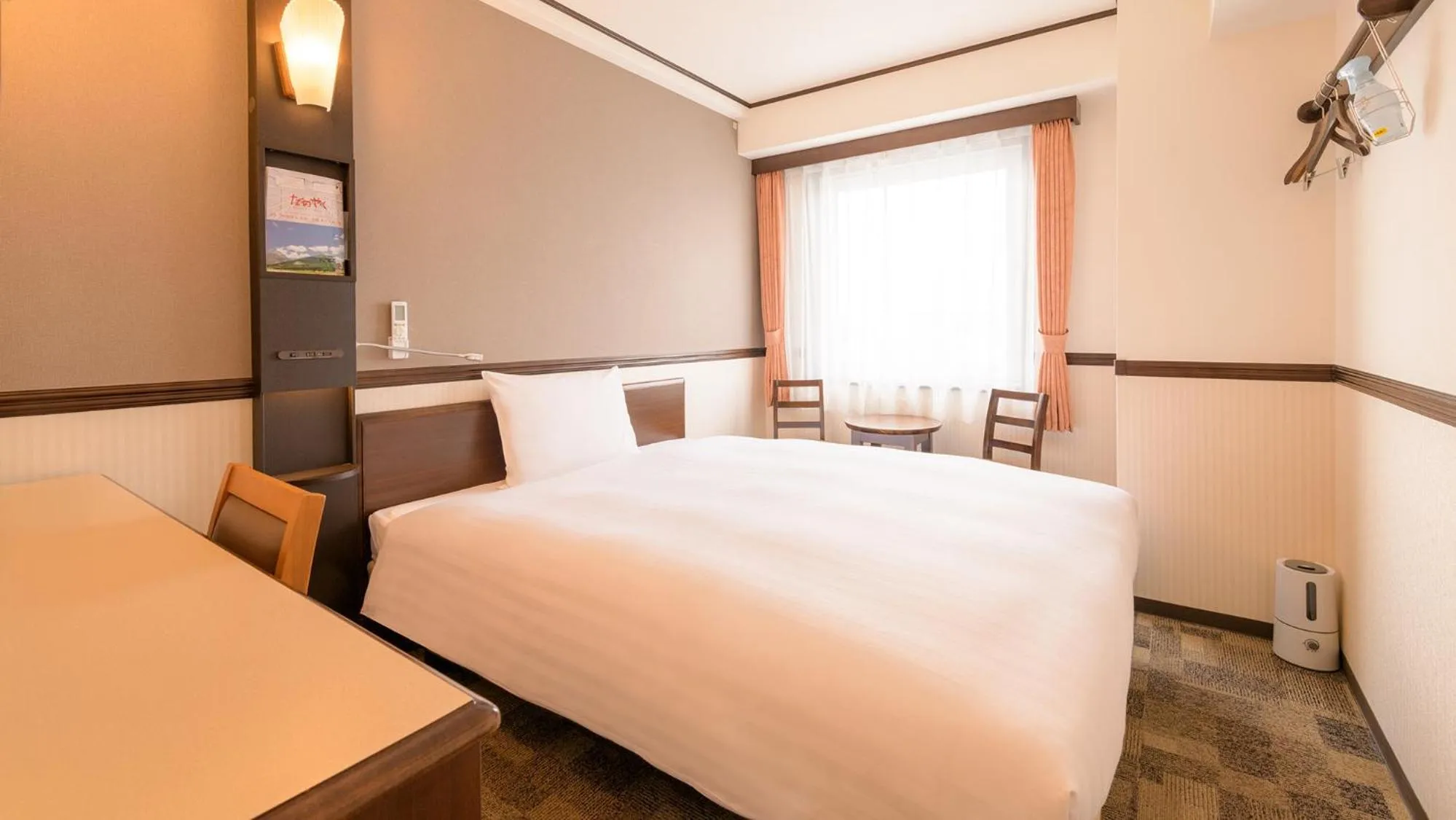 Bedroom, Bed in Toyoko Inn HOSPITAL INN Dokkyo Medical University