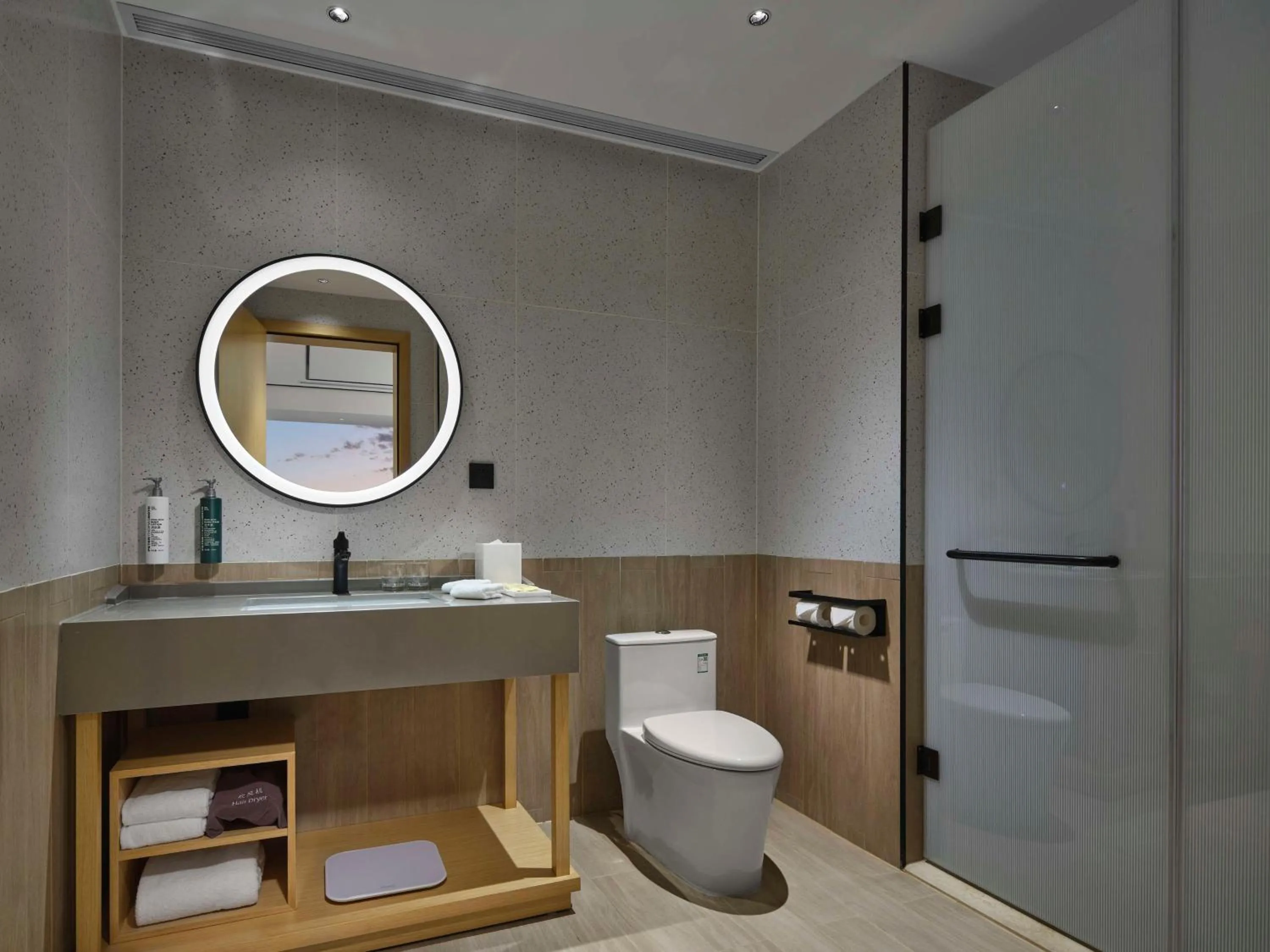 Bathroom in Hilton Garden Inn Tianjin Huayuan