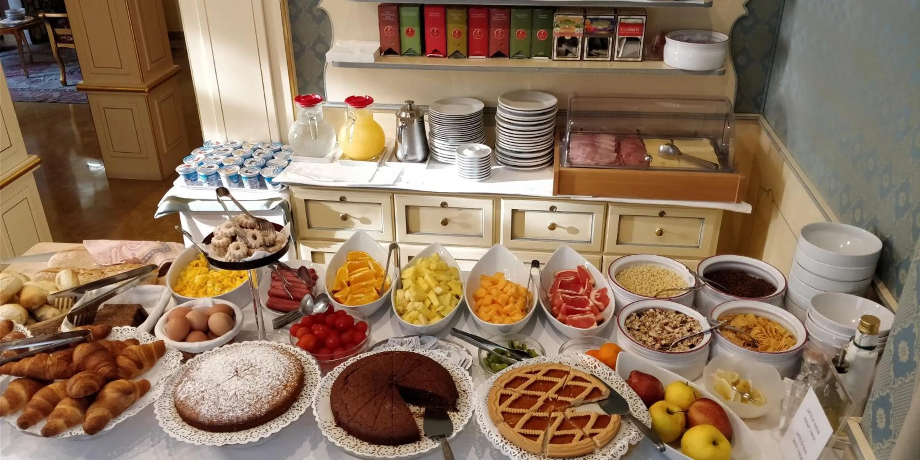 Continental breakfast in Hotel Villa Delle Palme