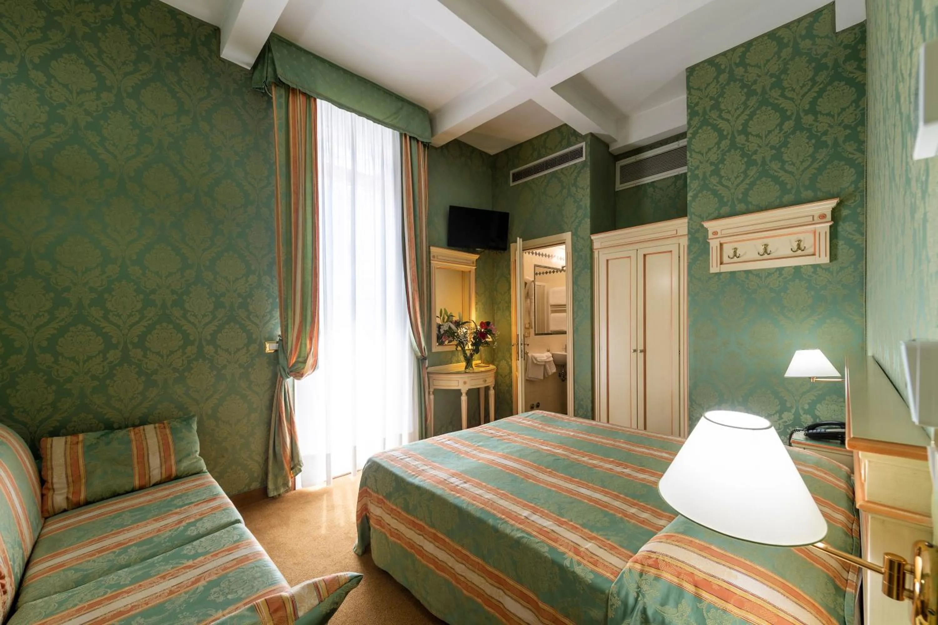 Bedroom, Bed in Hotel Villa Delle Palme