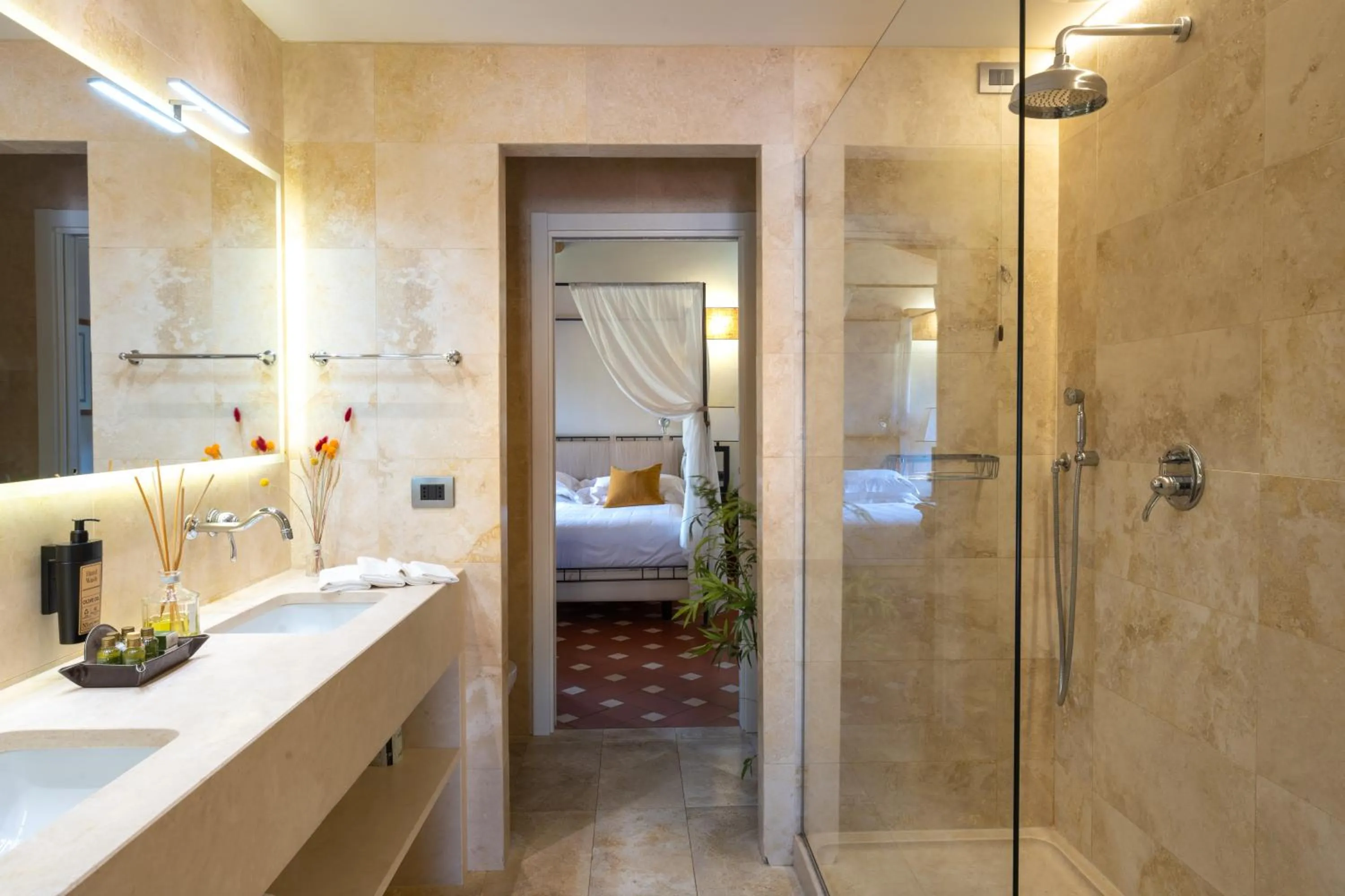 Suite with Balcony in Borgo San Luigi
