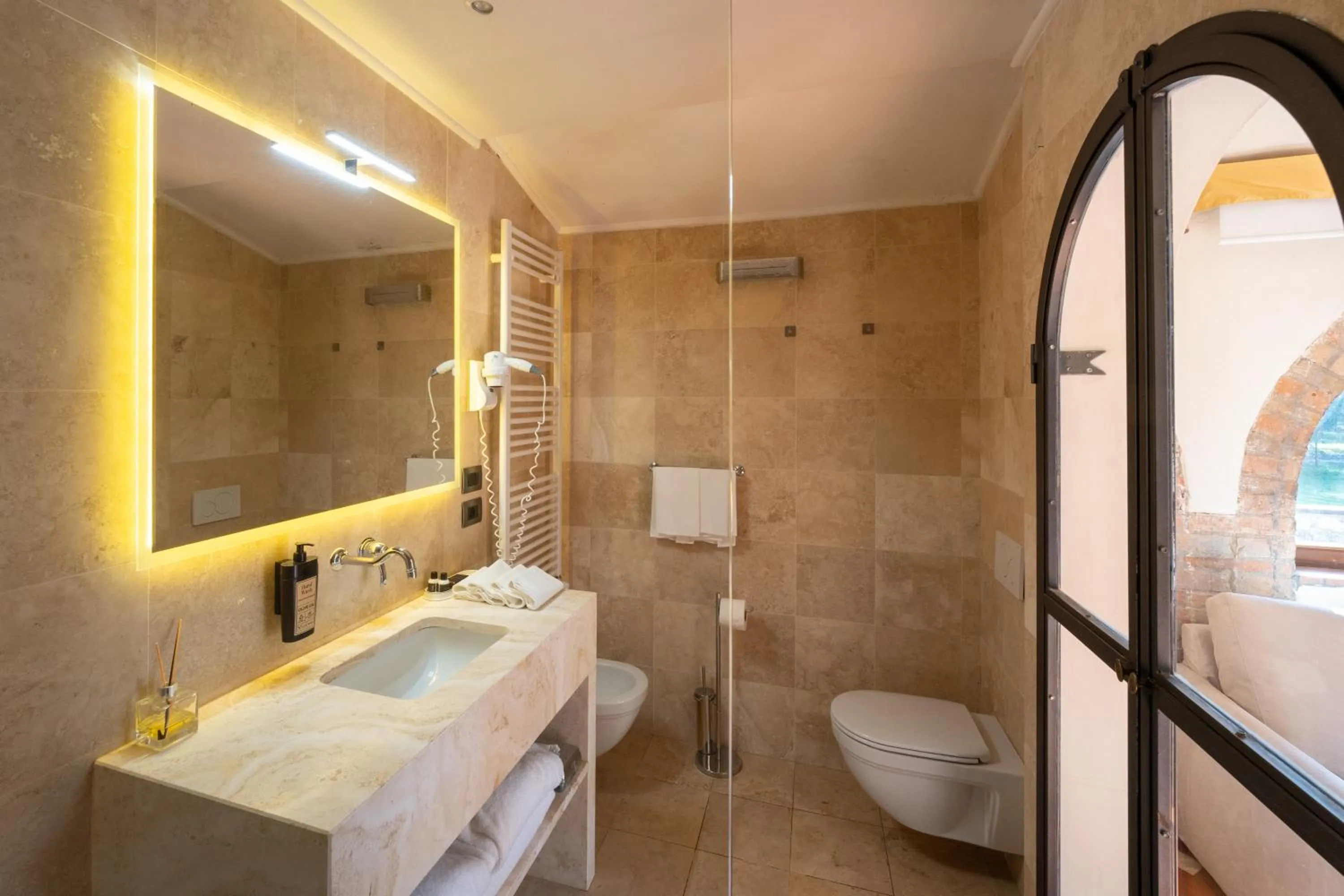 Shower in Borgo San Luigi