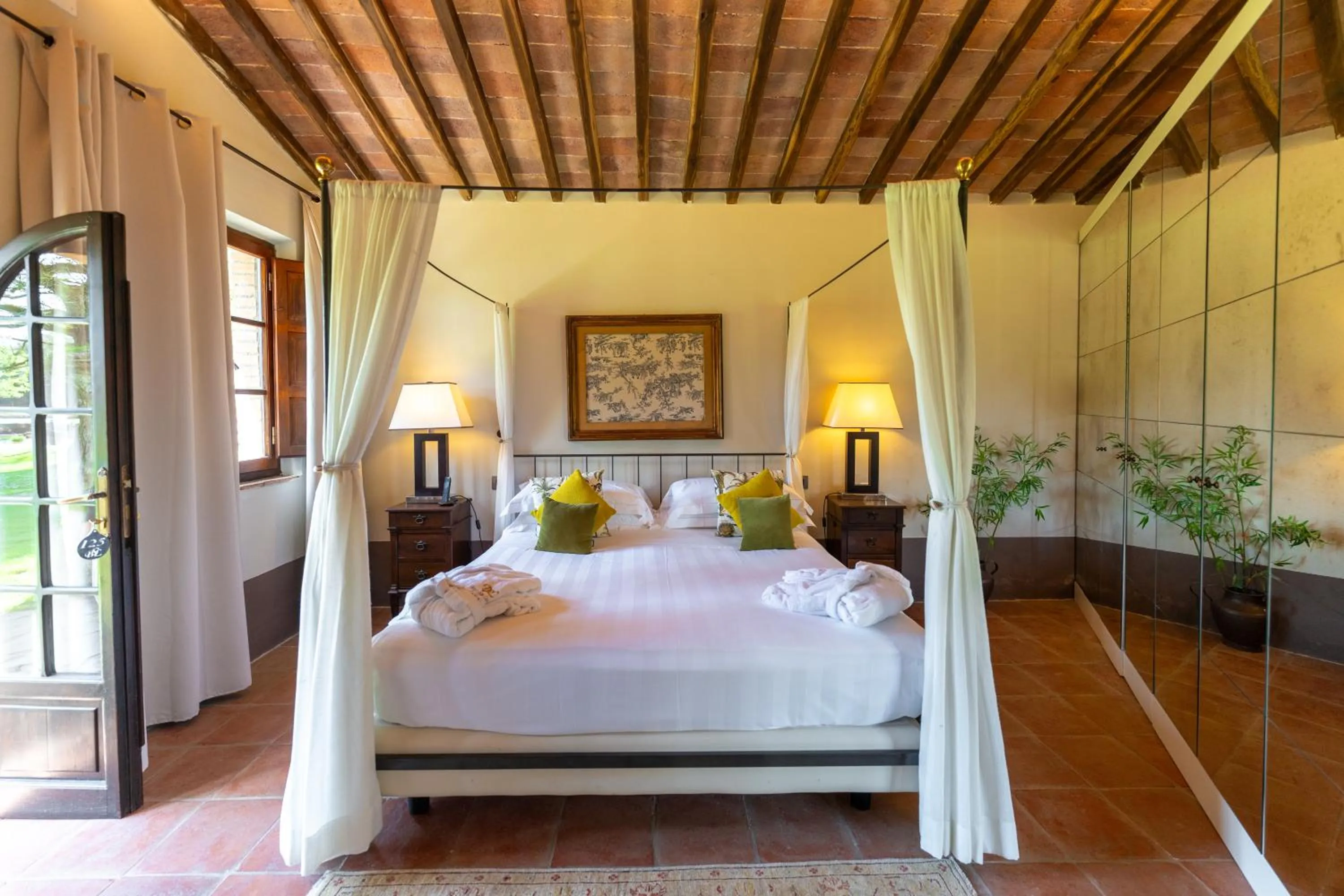 Bedroom, Bed in Borgo San Luigi