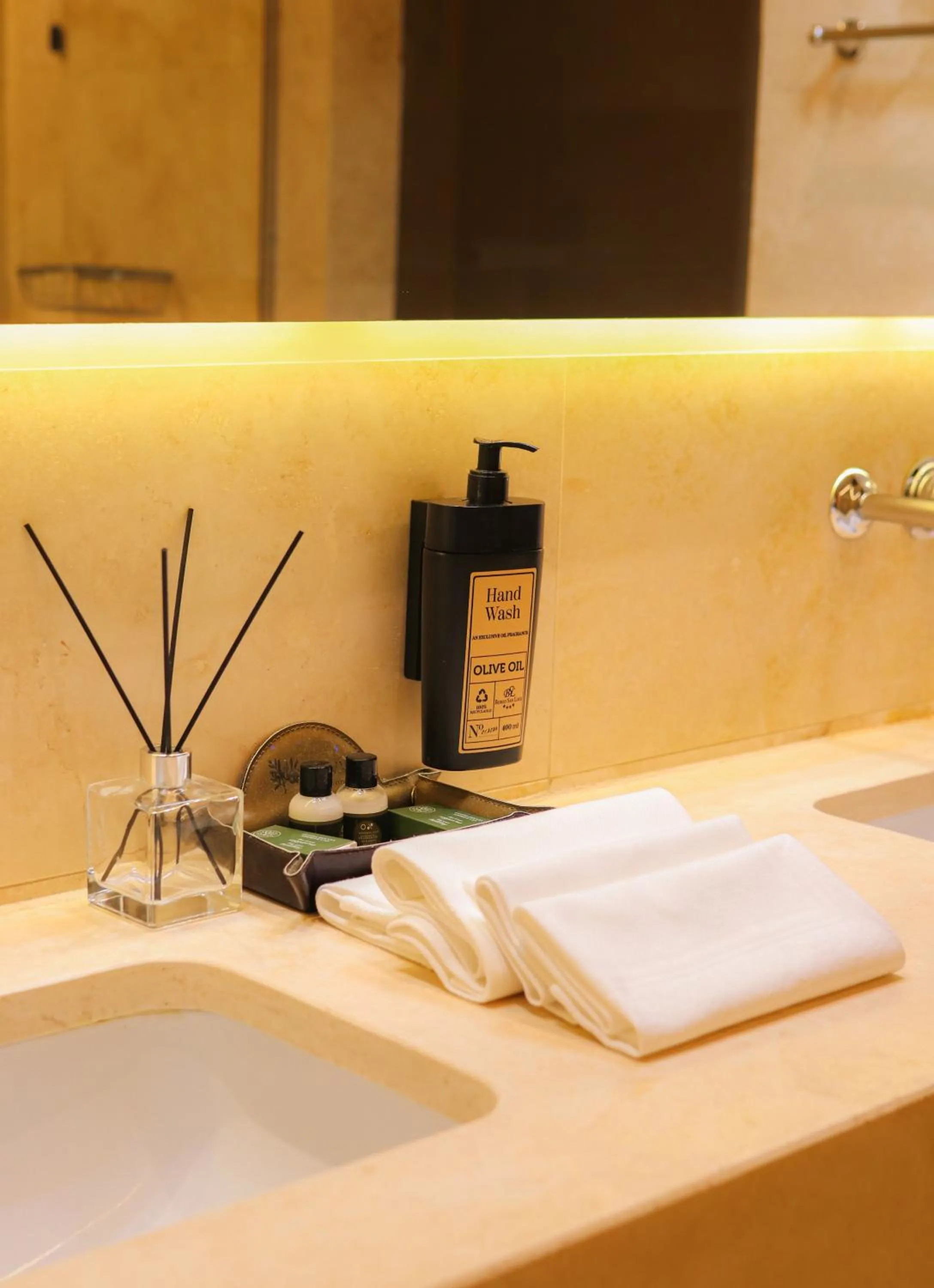 Deluxe with terrace in Borgo San Luigi