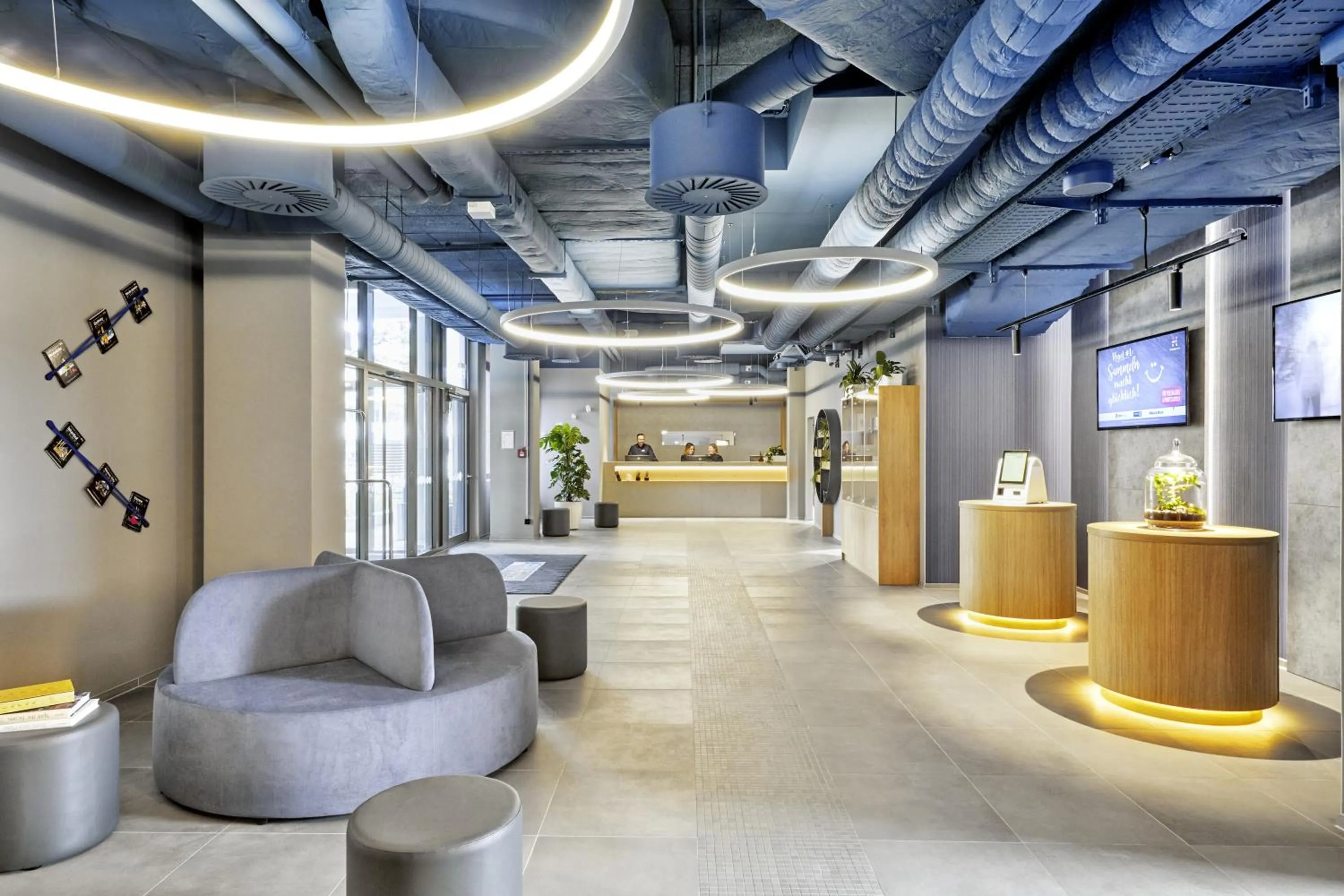 Lobby or reception in H2 Hotel Düsseldorf Seestern