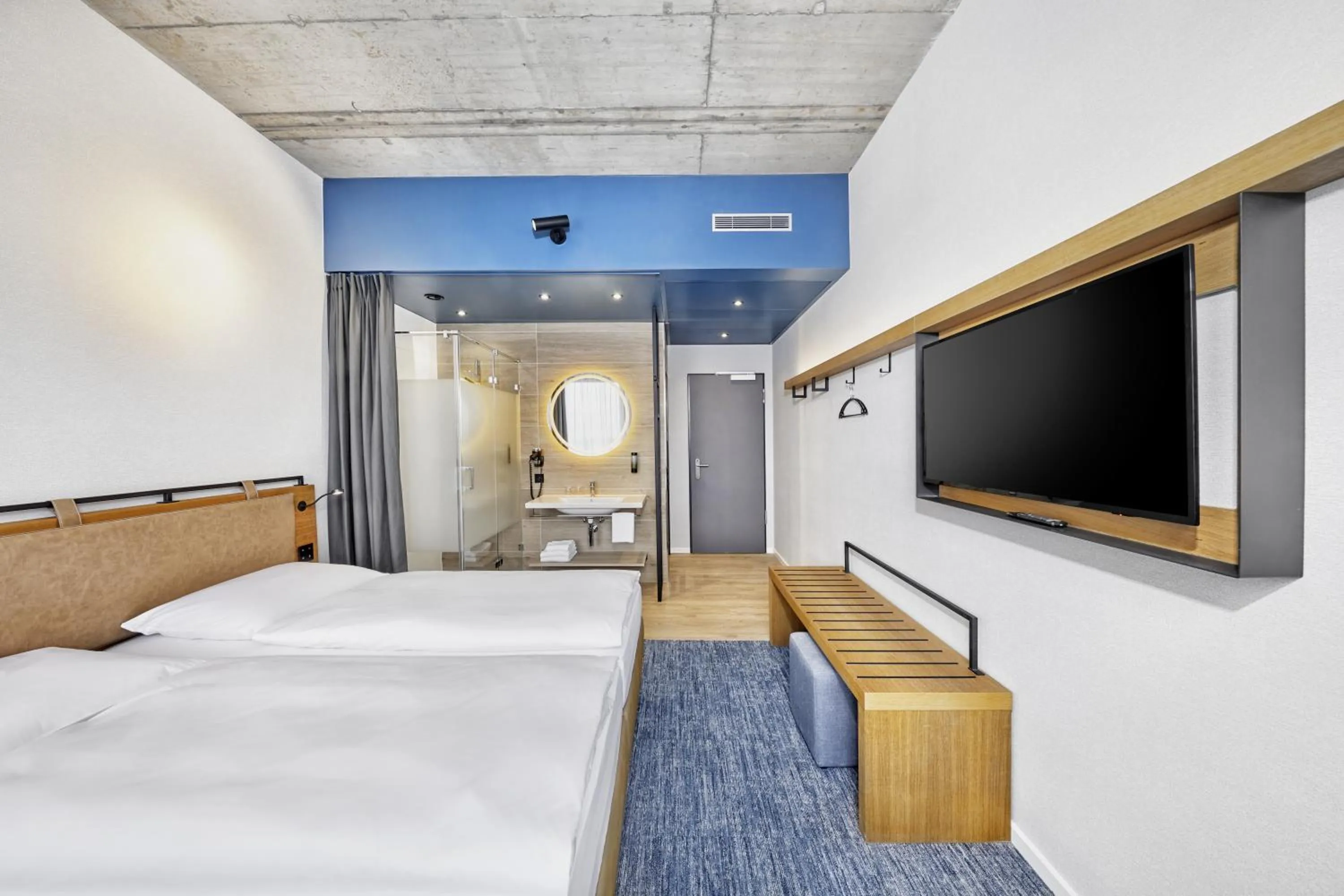 Bathroom, Bed in H2 Hotel Düsseldorf Seestern