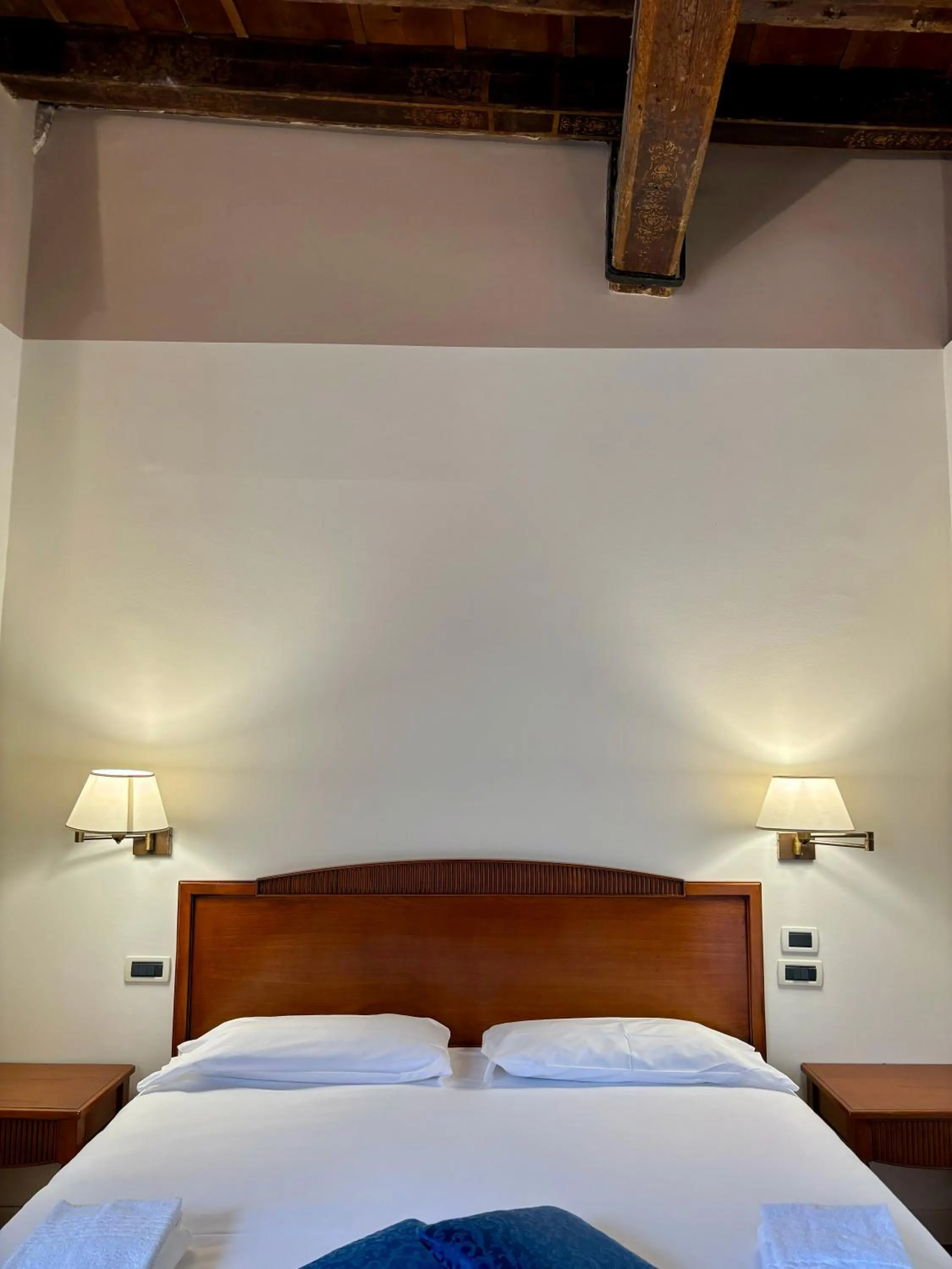 View (from property/room), Bed in Locanda del Ghetto