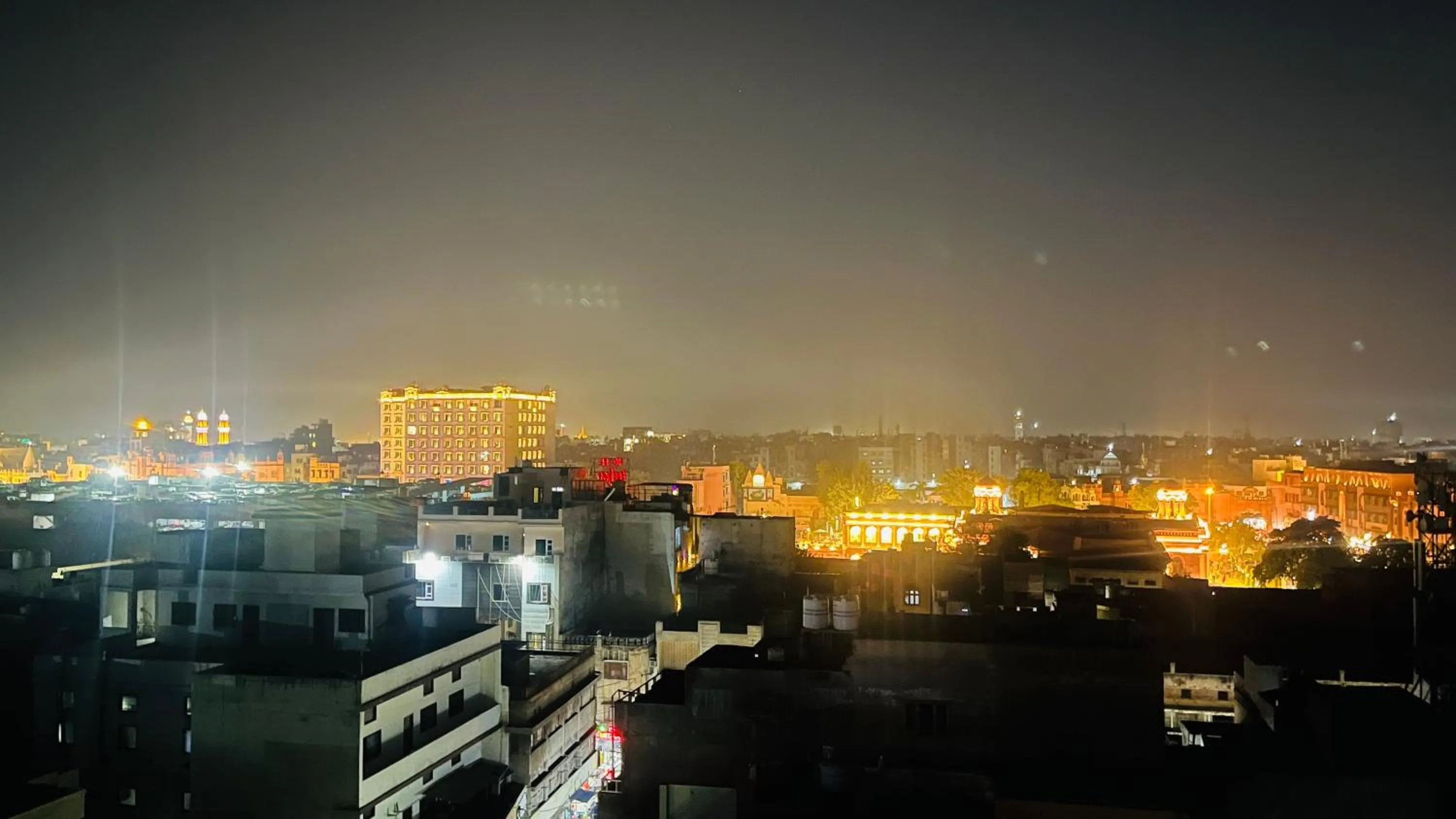 Night in Hotel Lemonade