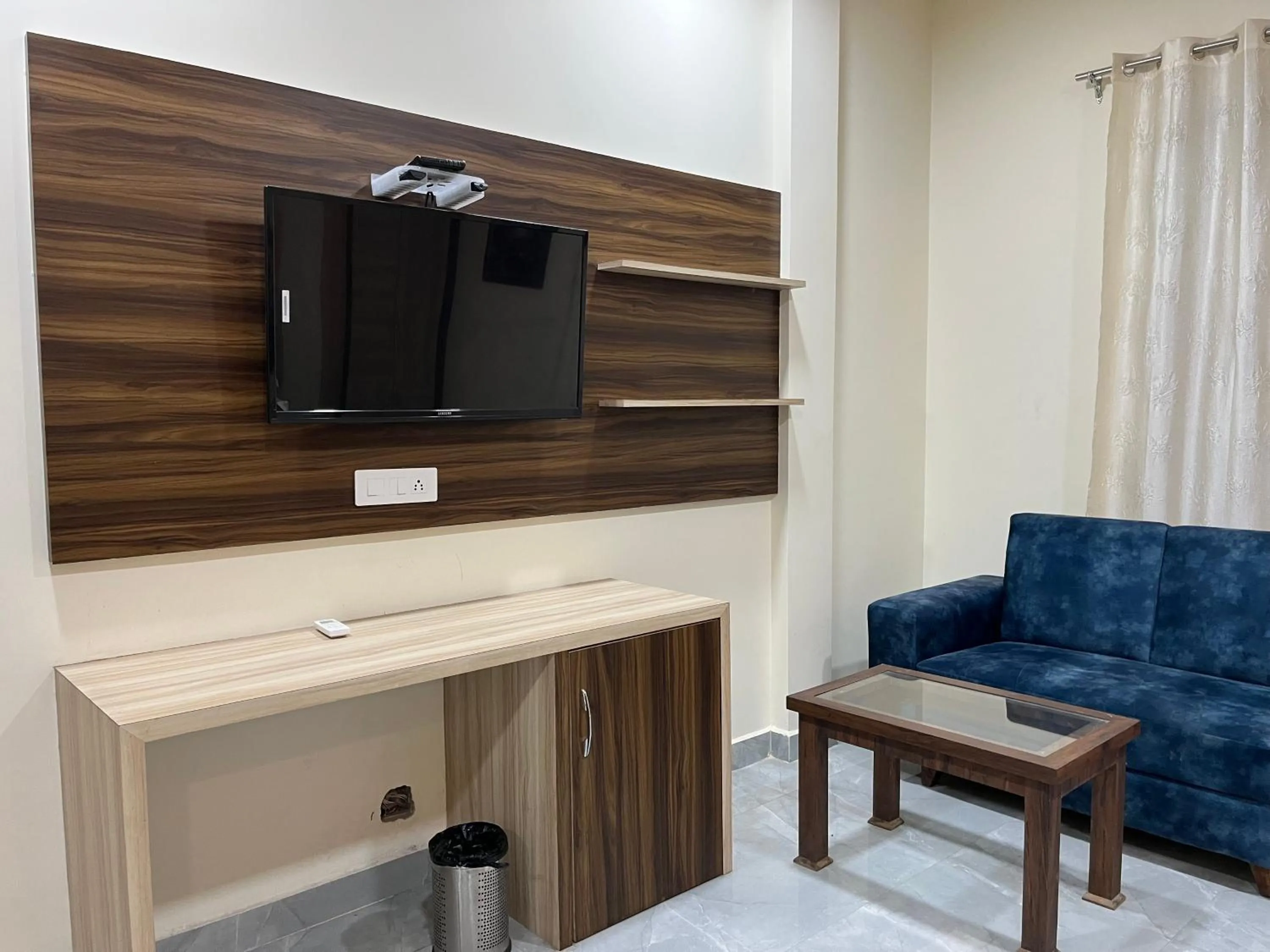 TV and multimedia in Hotel Lemonade