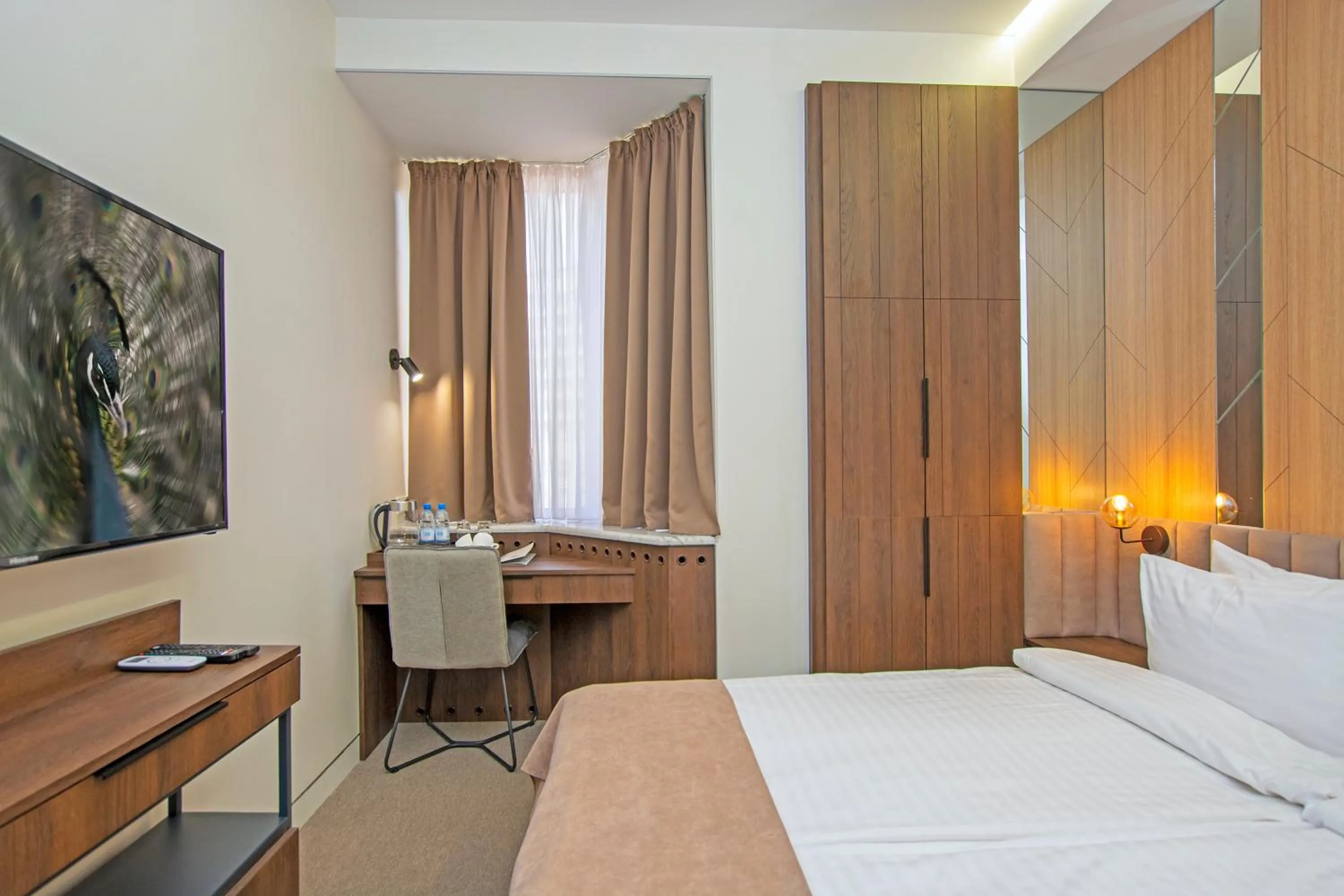 Communal lounge/ TV room, Bed in Cartez by Horizon Hotels, Yerevan