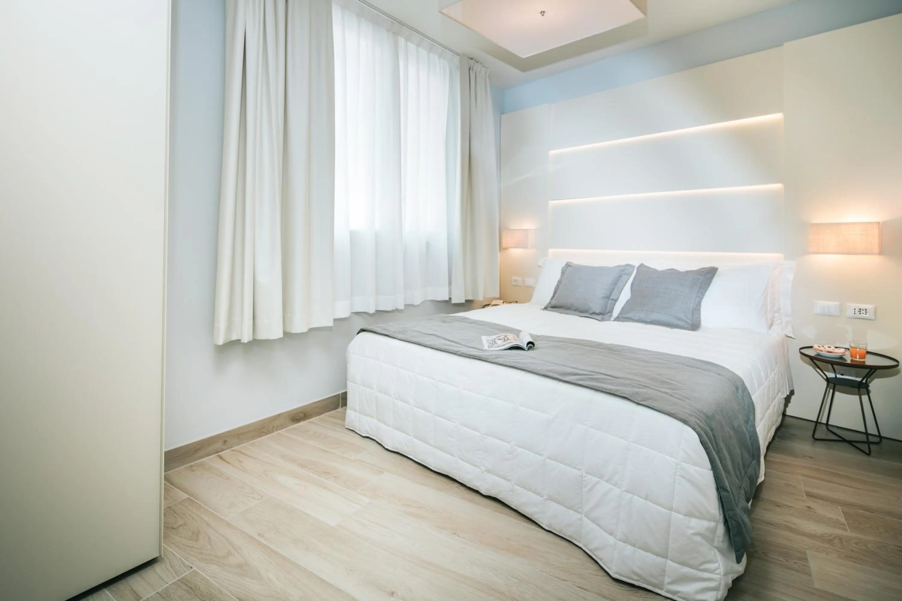 Property building, Bed in Aparthotel Touring