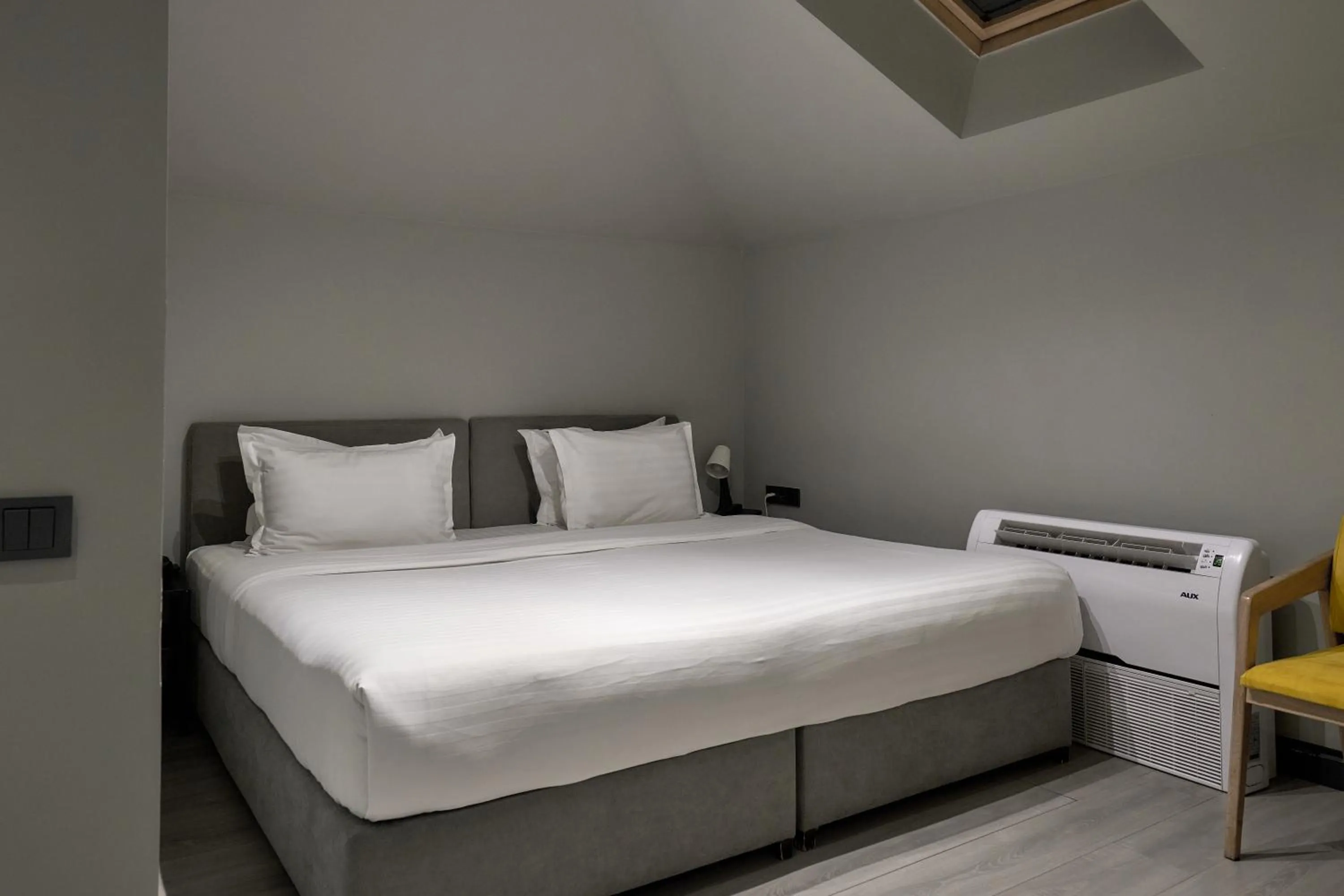Photo of the whole room, Bed in Sapiens Hotel