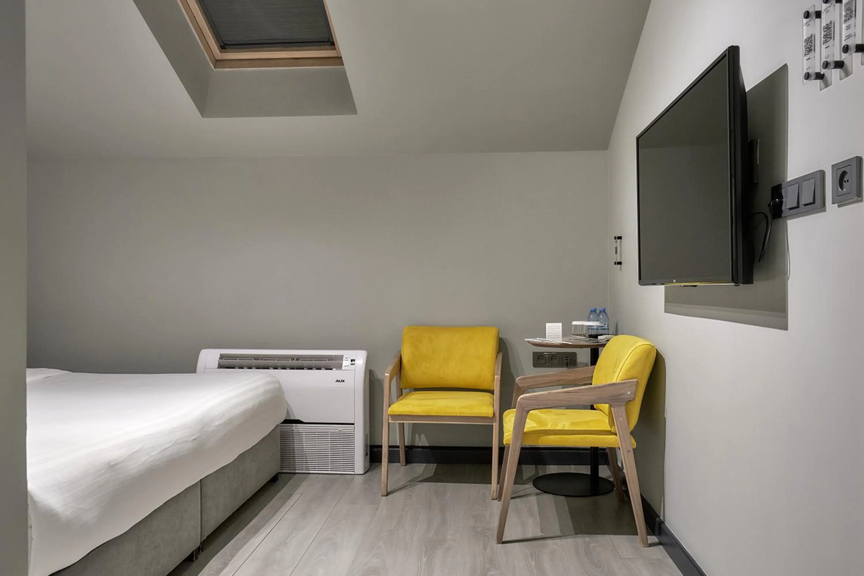 Photo of the whole room, Bed in Sapiens Hotel