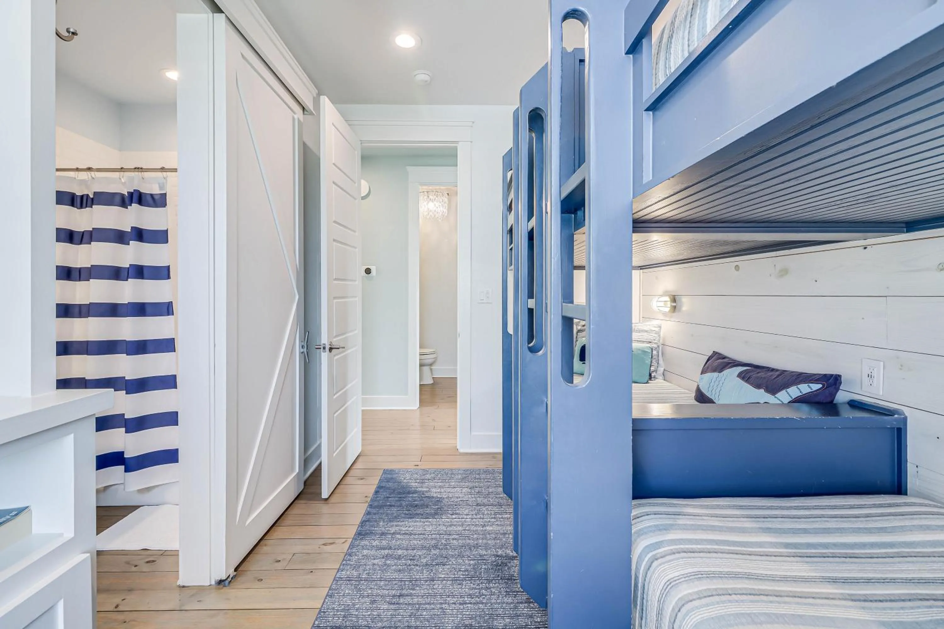 Other, Bed in A Shore Thing 188 RO