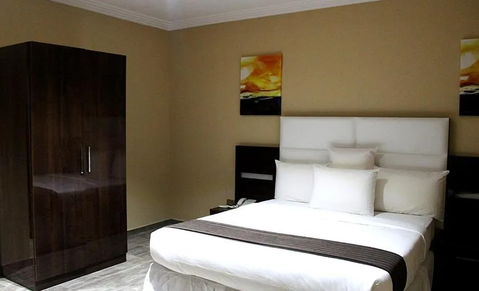 Bed in Ellyxville Hotel