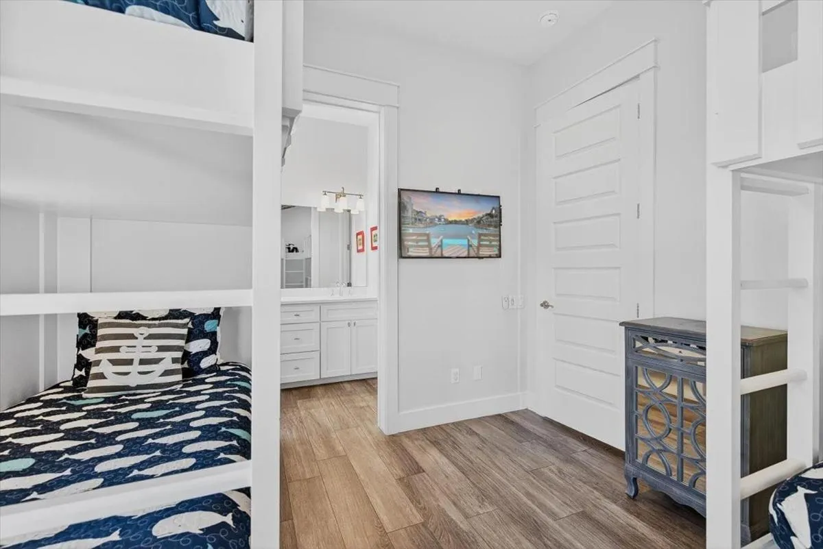 Other, Bed in High Tide 243 HI