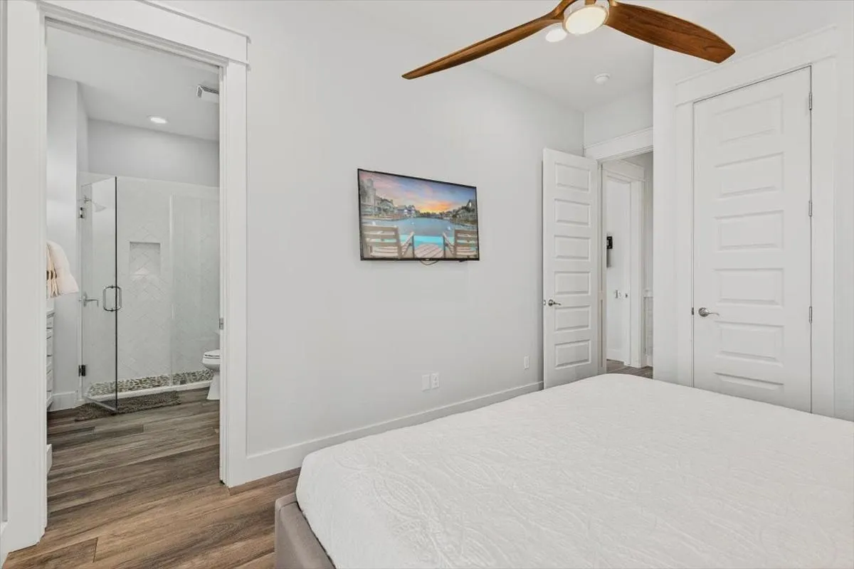 Other, Bed in High Tide 243 HI