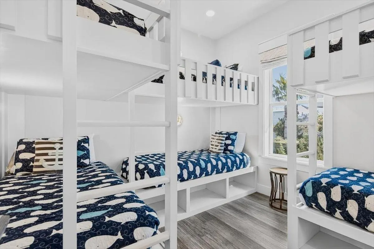 Other, Bed in High Tide 243 HI