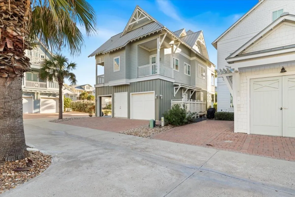 Other in La Ola 261 BE