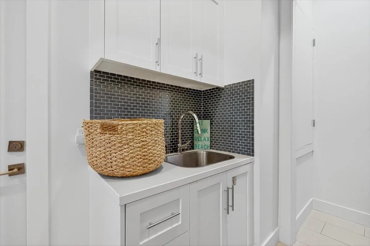 Other in La Ola 261 BE