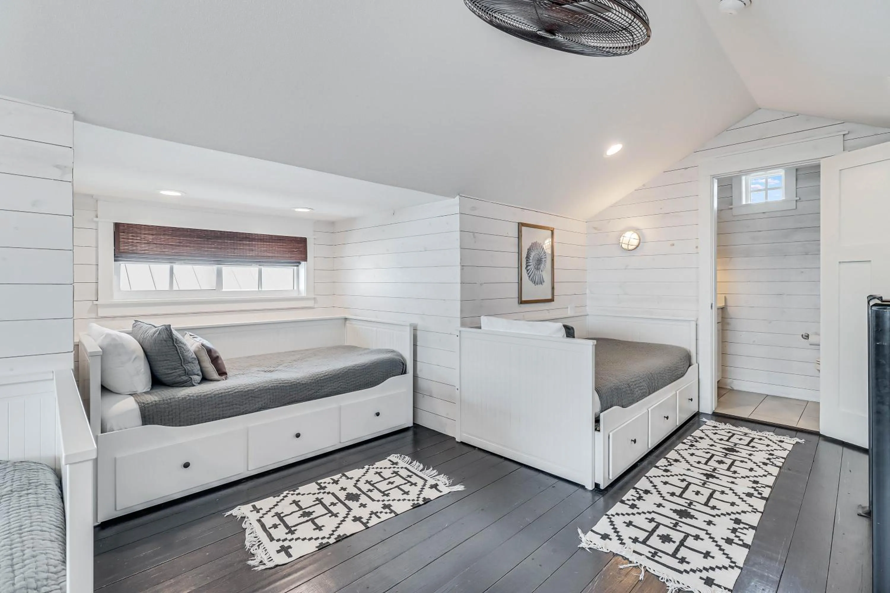 Other, Bed in One Particular Harbor 119 FI