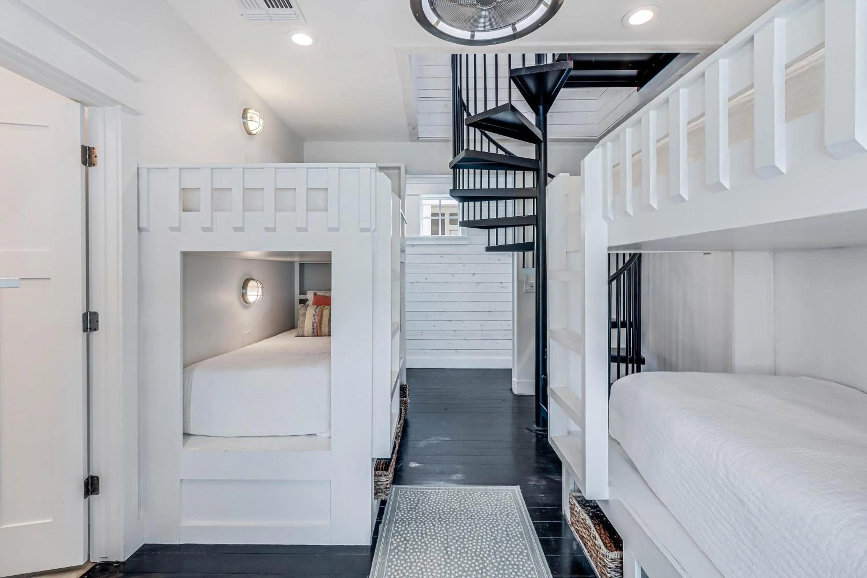 Other, Bed in One Particular Harbor 119 FI