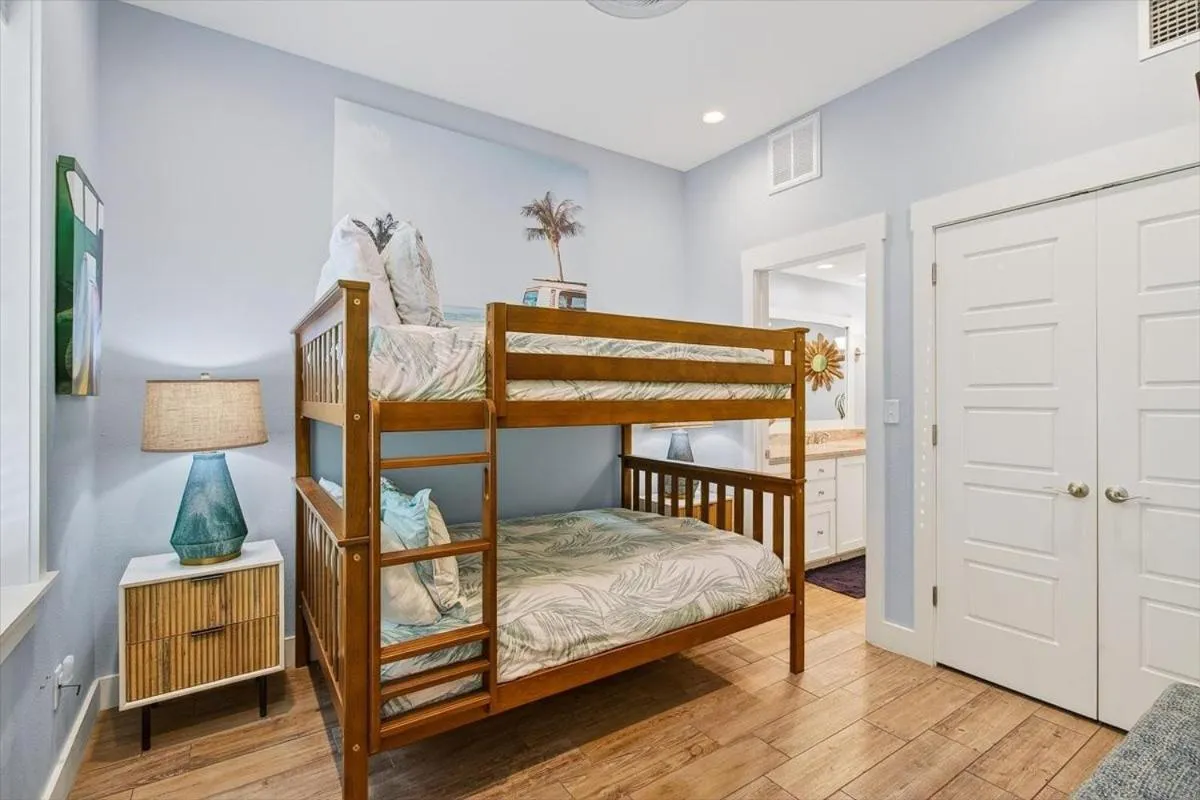 Other, Bed in Saltwater Cove TC 2103