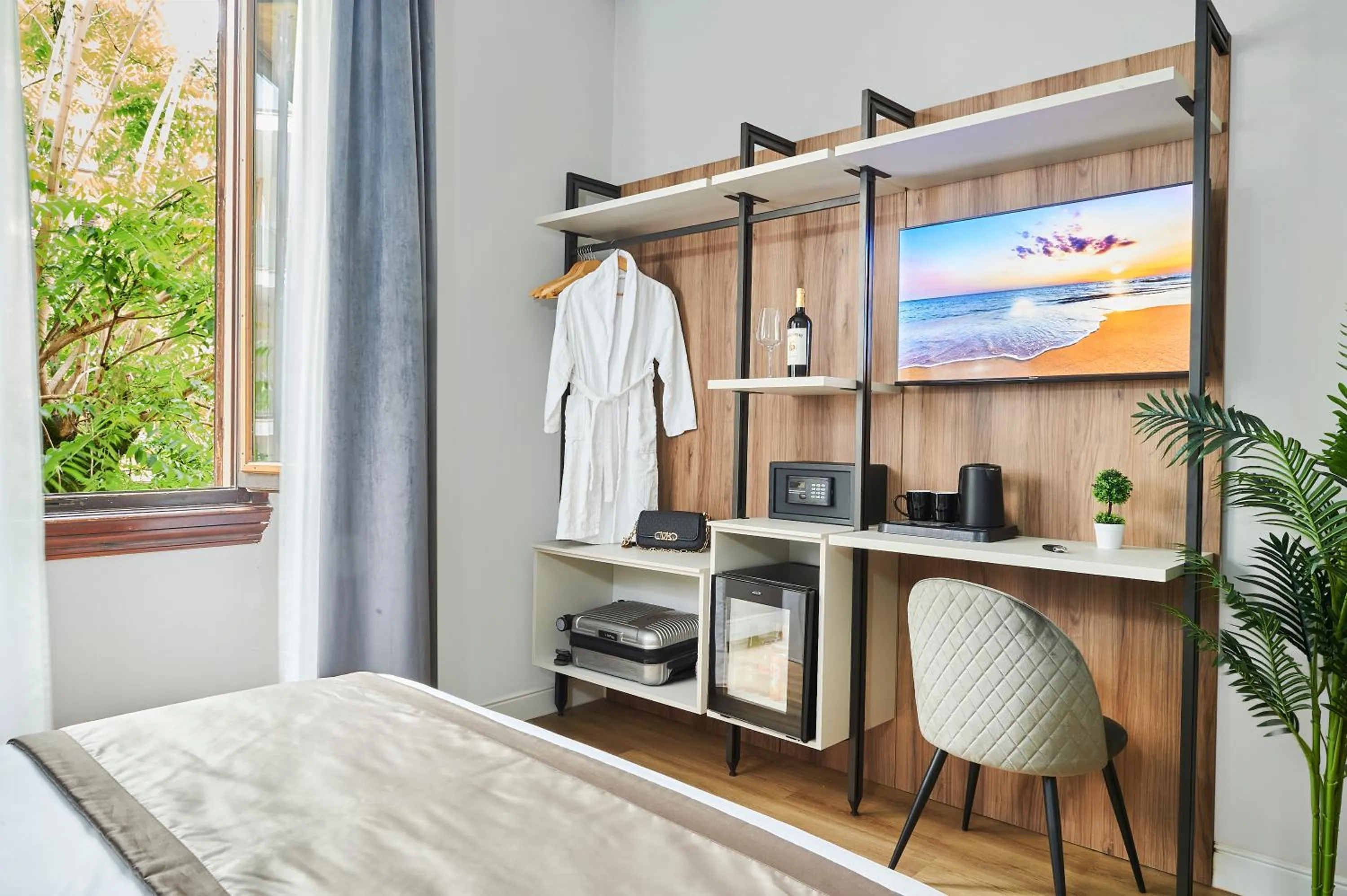 Staff, Bed in Hotel Brooklyn