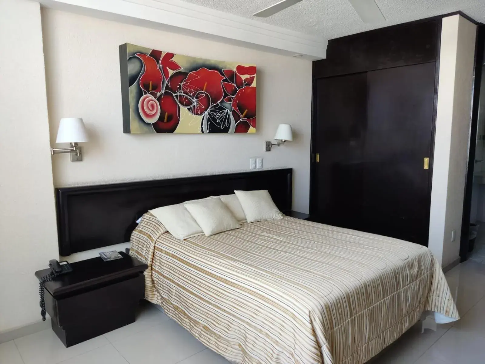 Deluxe Room in Hotel Mary Celaya Deluxe Room in Hotel Mary Celaya