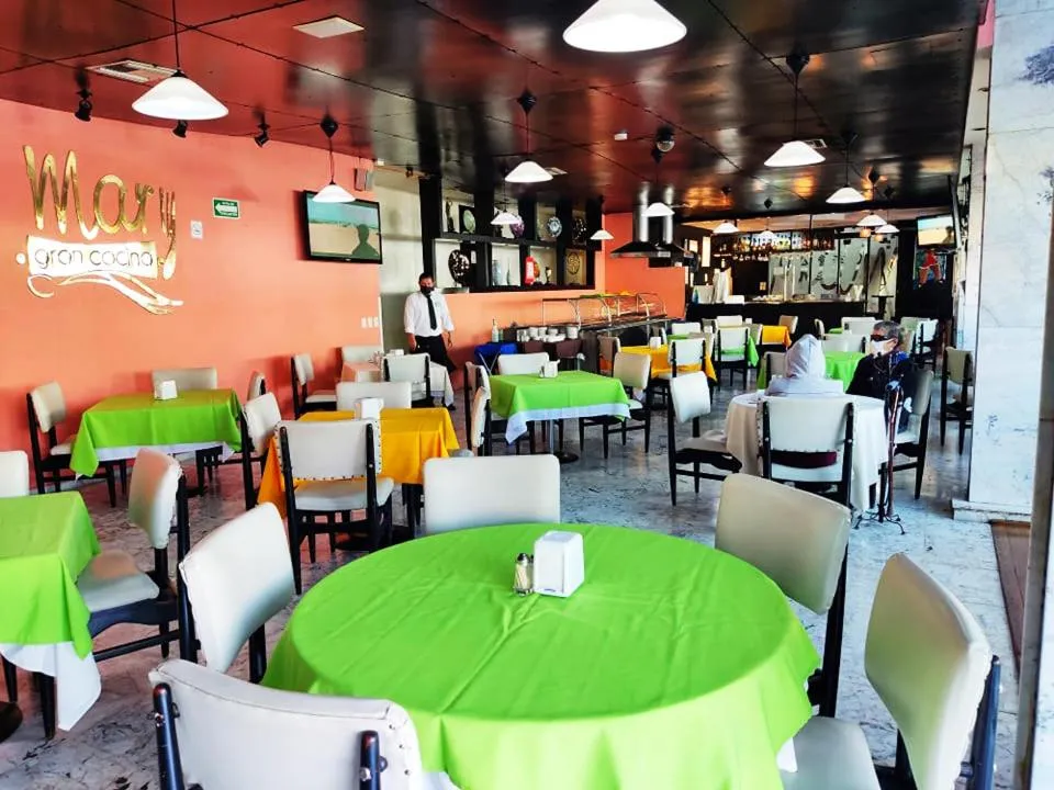 Restaurant/places to eat in Hotel Mary Celaya