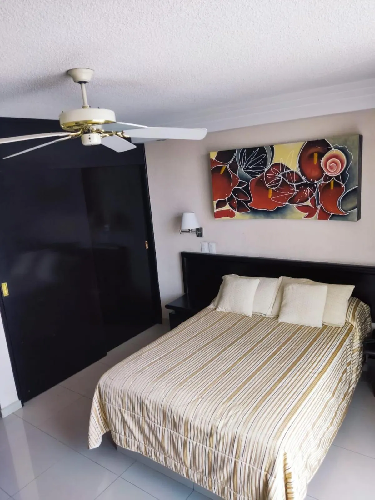 Property building, Bed in Hotel Mary Celaya