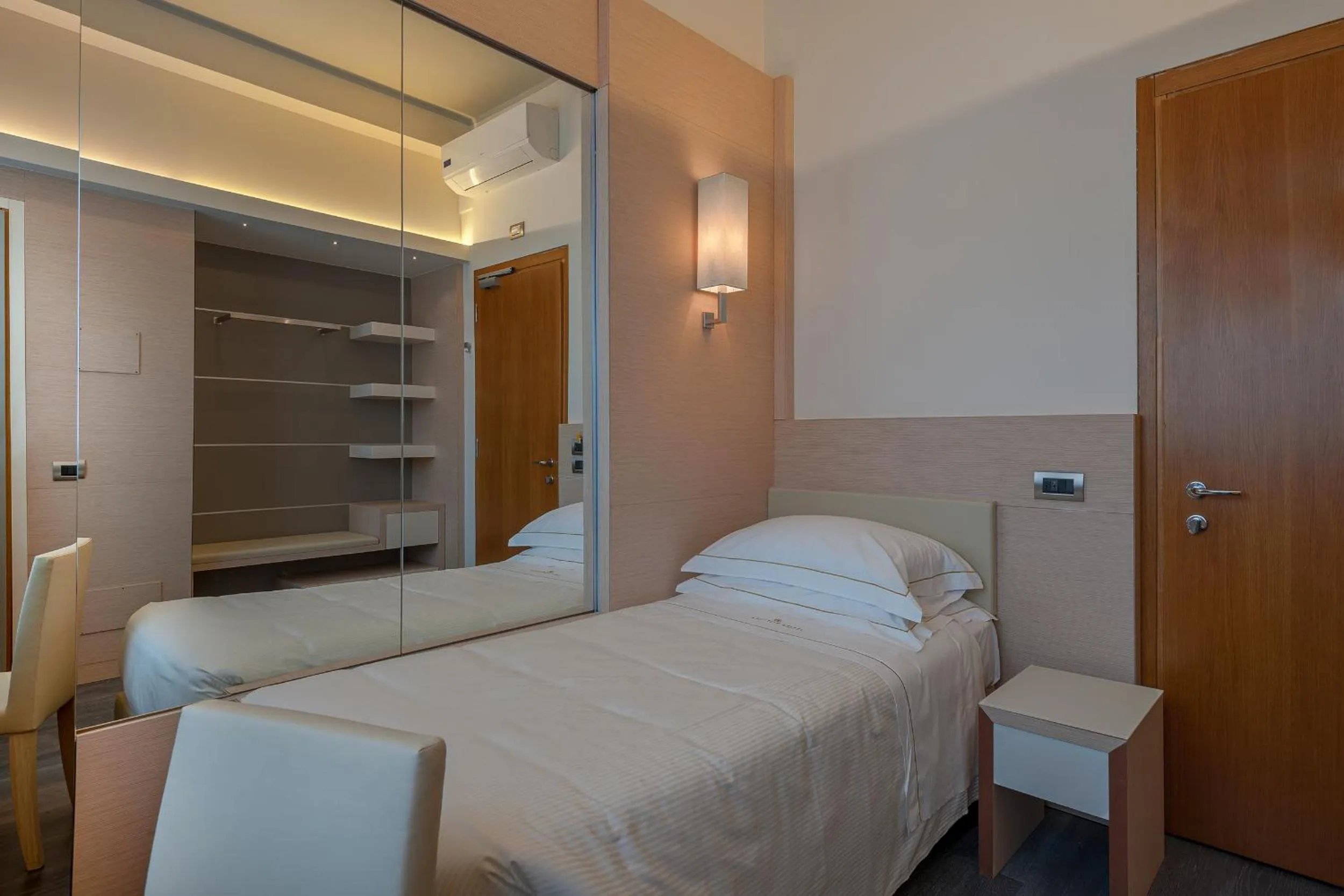 Photo of the whole room, Bed in Hotel Ariston