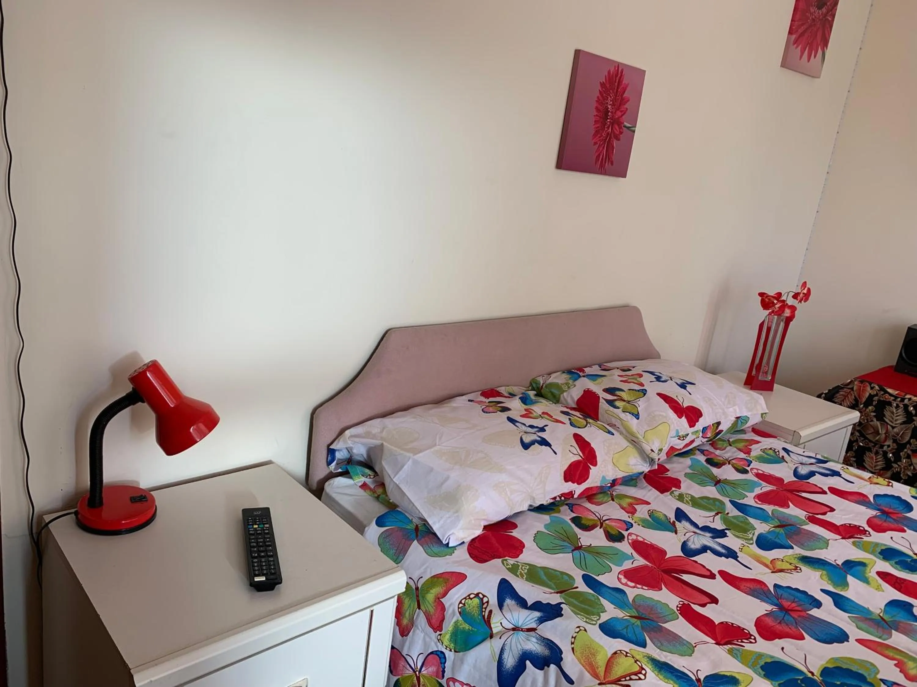 Busy Bee - Guest House - Self Service