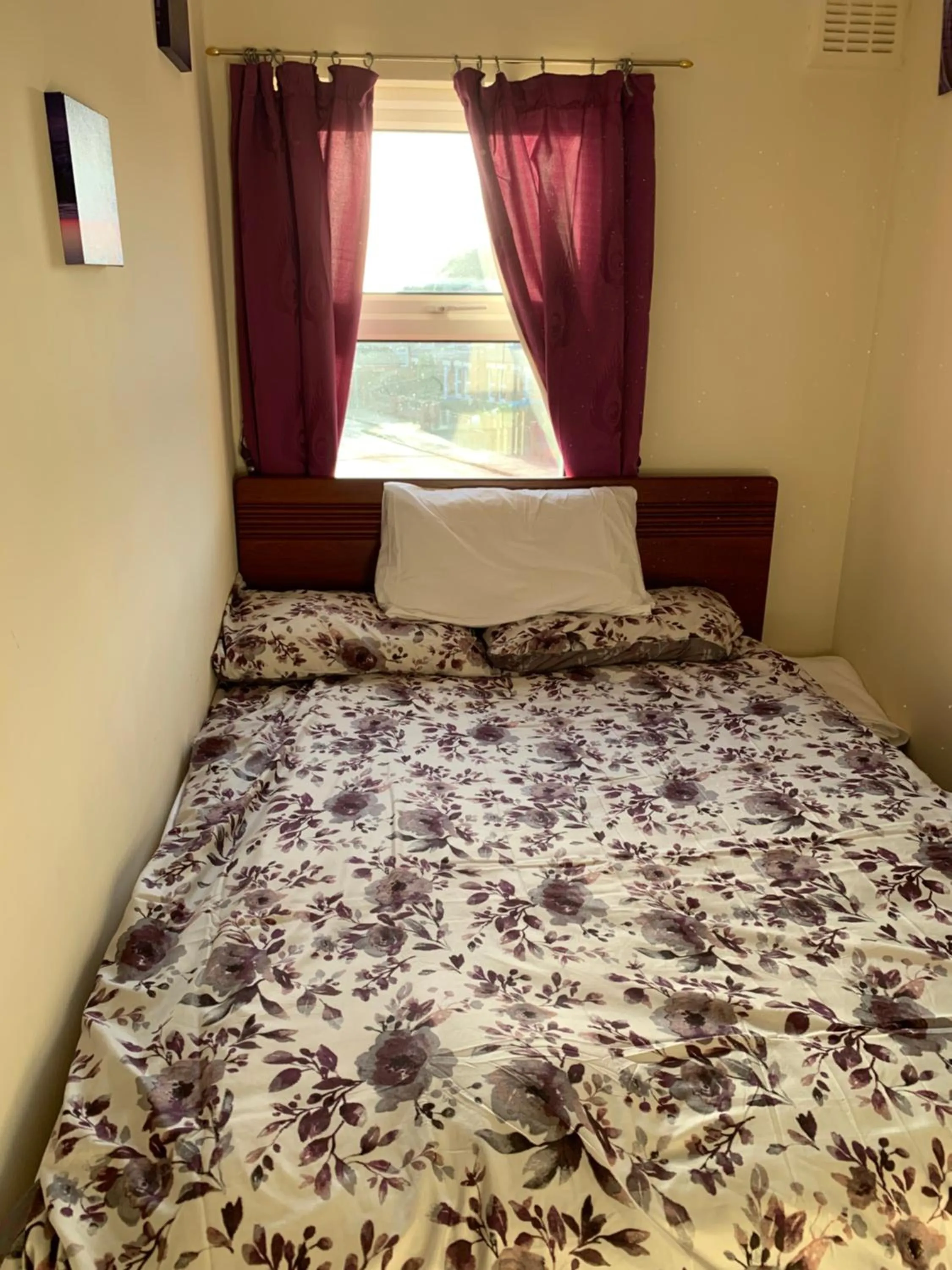 Busy Bee - Guest House - Self Service