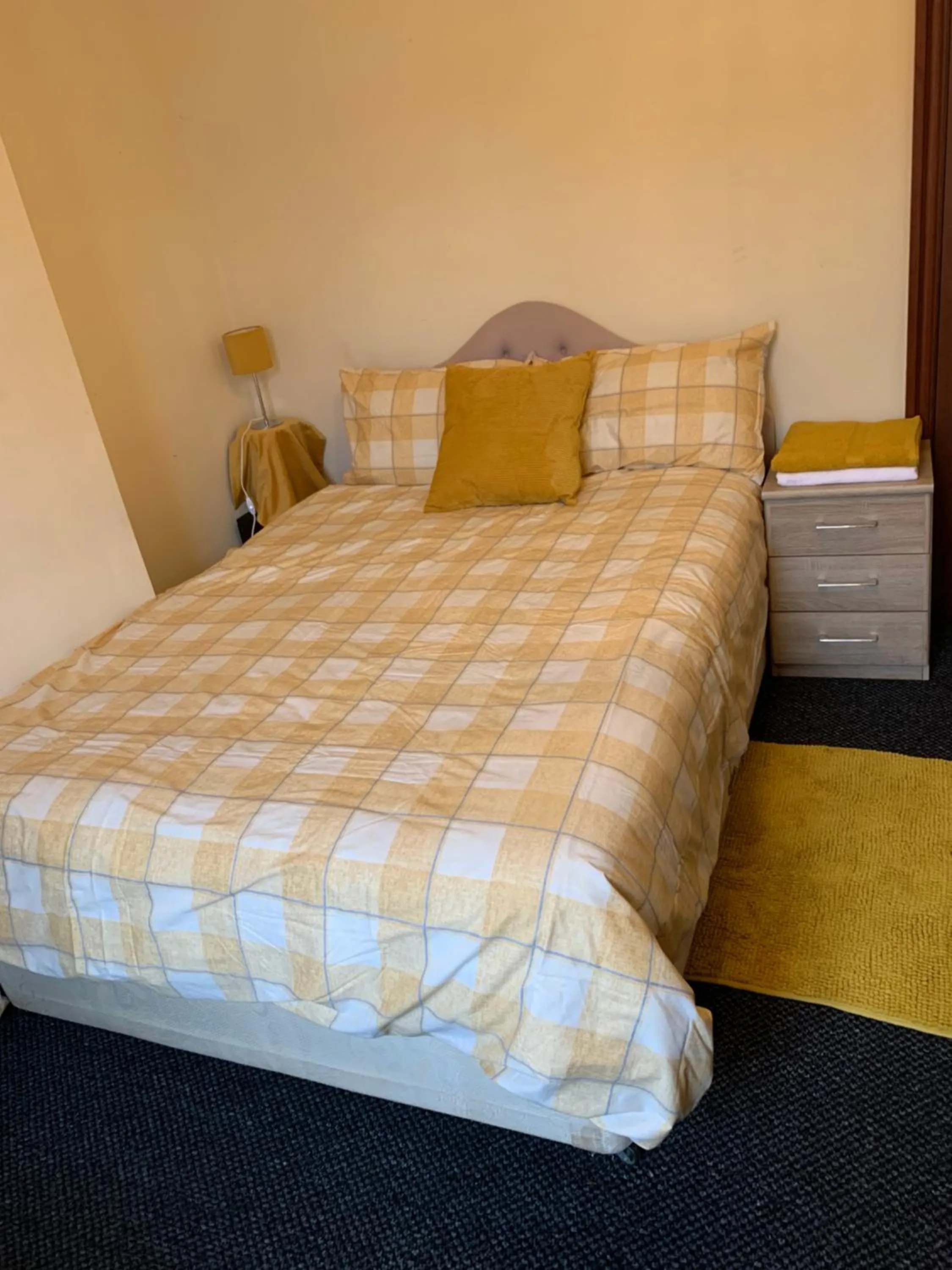 Busy Bee - Guest House - Self Service