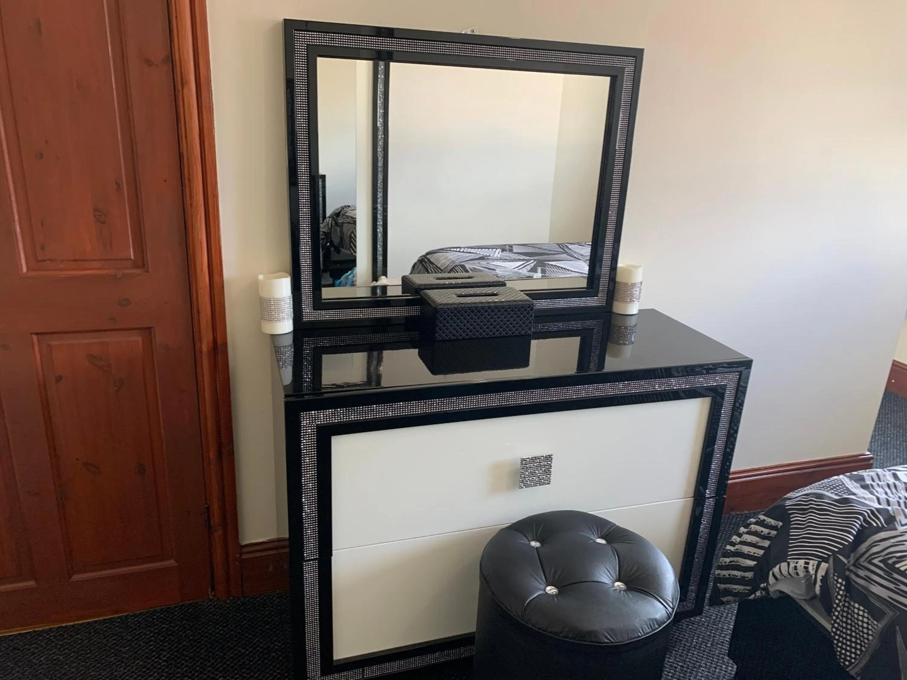 Busy Bee - Guest House - Self Service