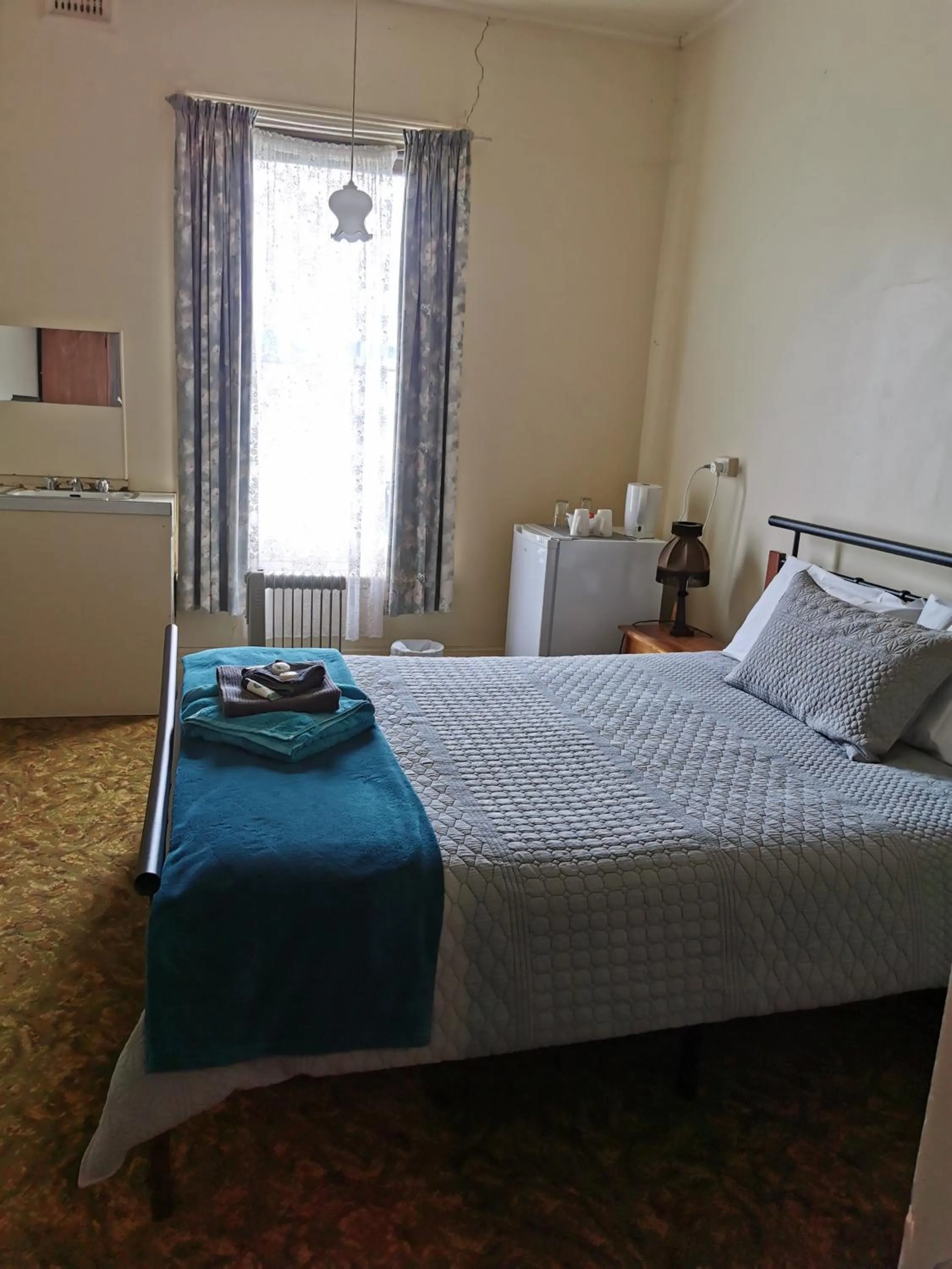 Photo of the whole room, Bed in Railton Hotel - heritage pub accommodation