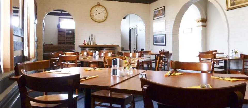Restaurant/places to eat in Railton Hotel - heritage pub accommodation
