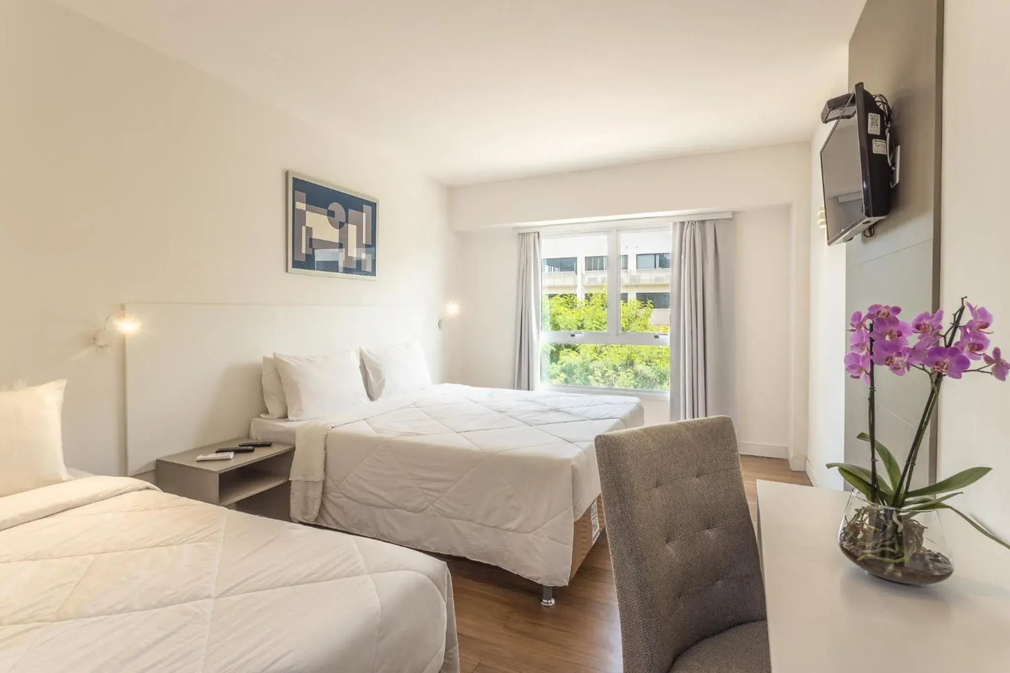 Triple Room in ATH Hotel - Américas Townhouse Triple Room in ATH Hotel - Américas Townhouse