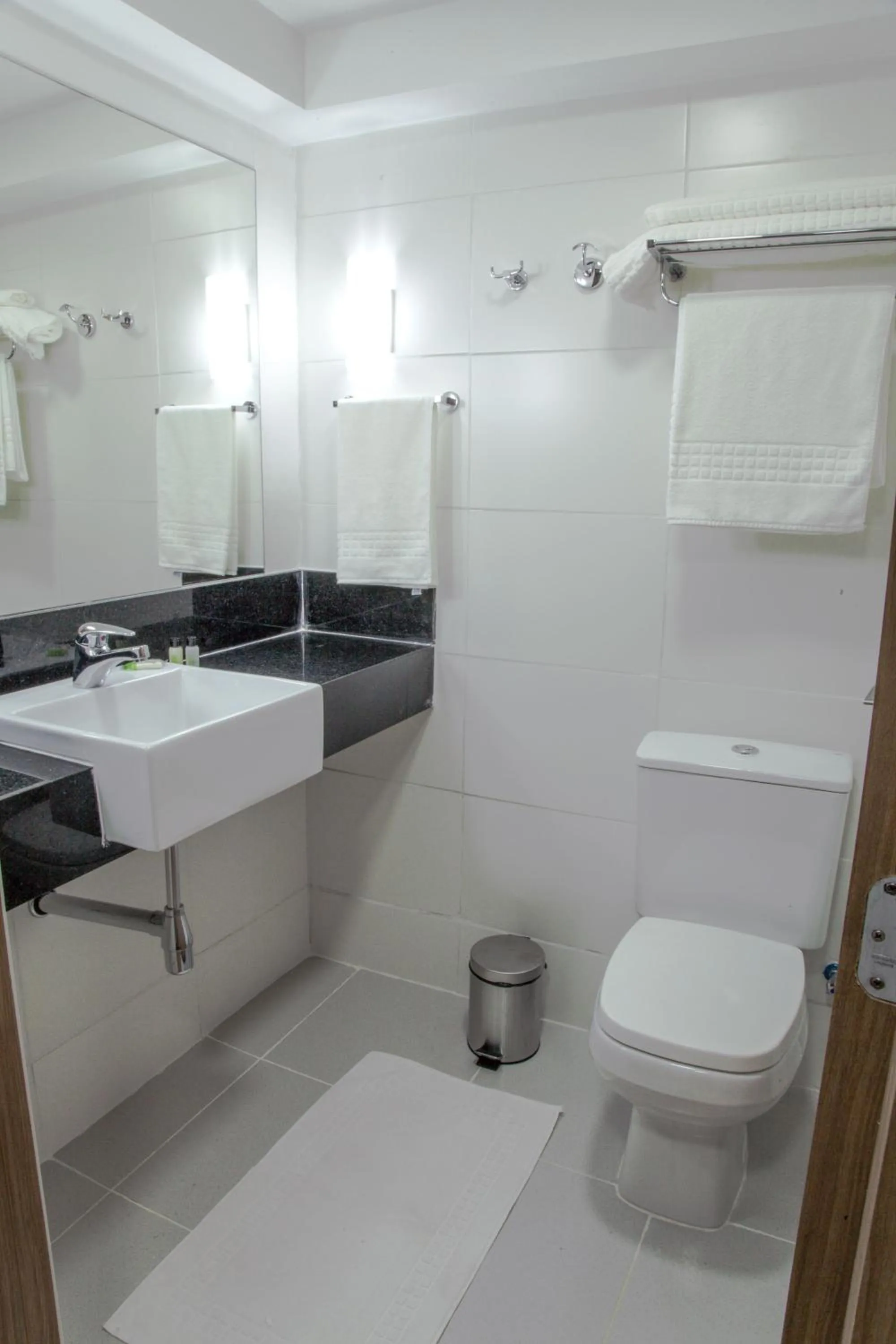 Bathroom in ATH Hotel - Américas Townhouse