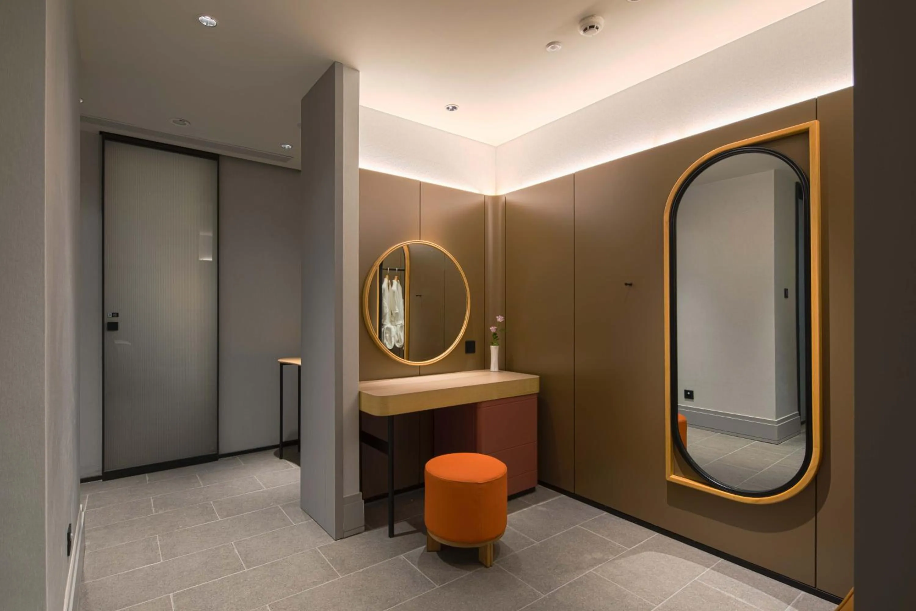 Photo of the whole room in Sunstone Plaza Hotel