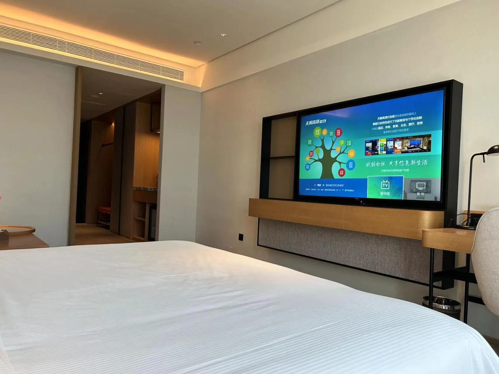 Photo of the whole room, Bed in Sunstone Plaza Hotel