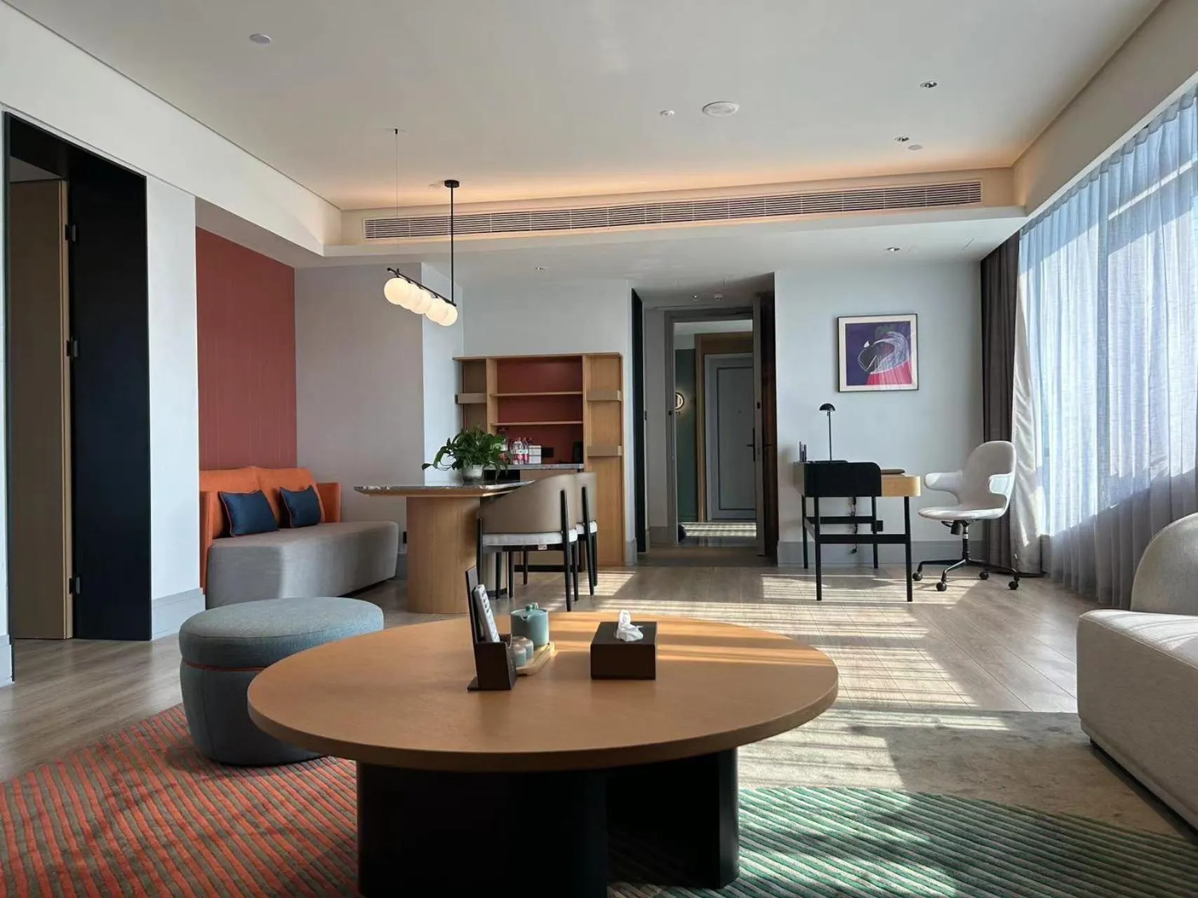 Seating area in Sunstone Plaza Hotel