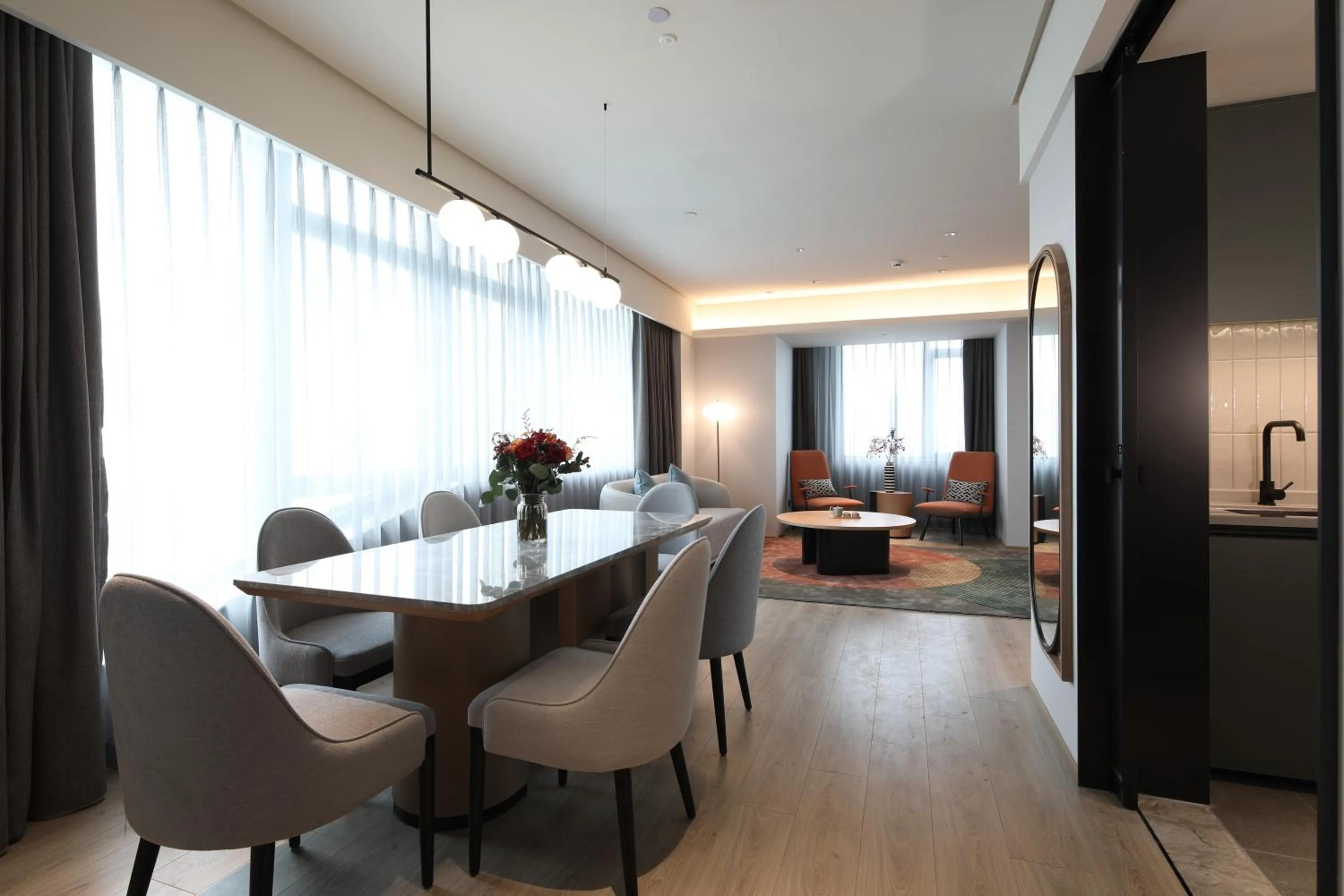 Photo of the whole room in Sunstone Plaza Hotel