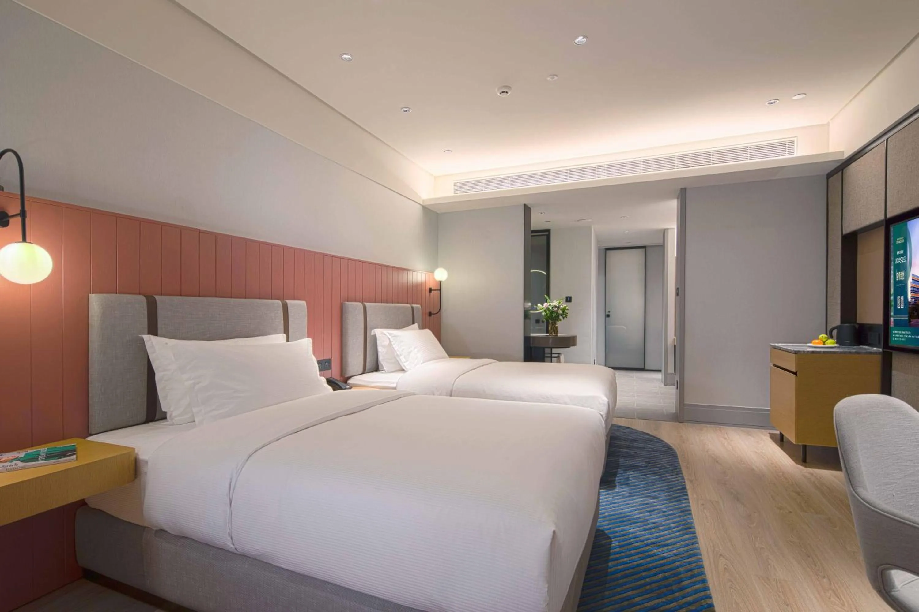 Photo of the whole room, Bed in Sunstone Plaza Hotel