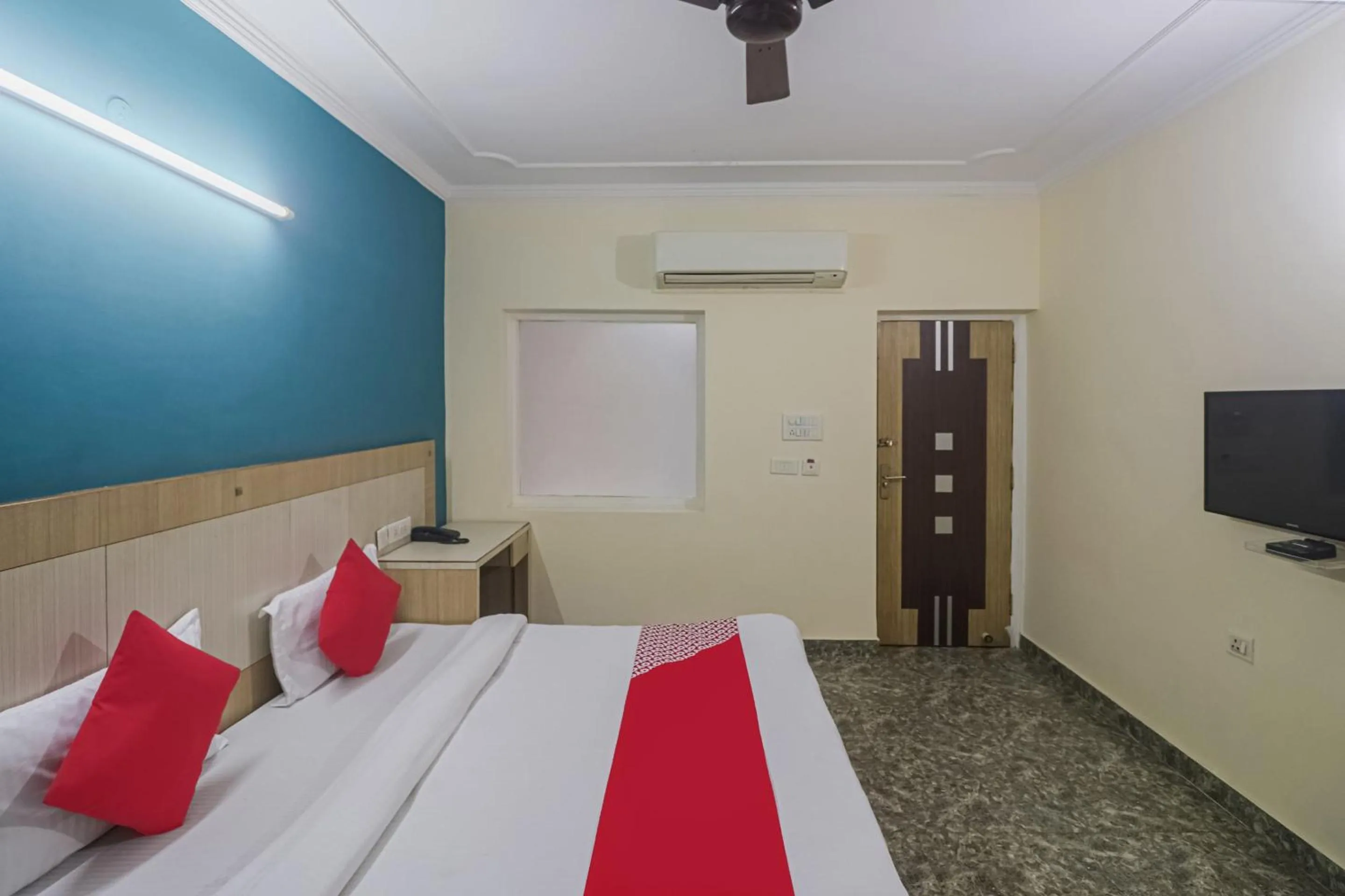 Bedroom, Bed in Capital O Crown Inn Near Appu Ghar