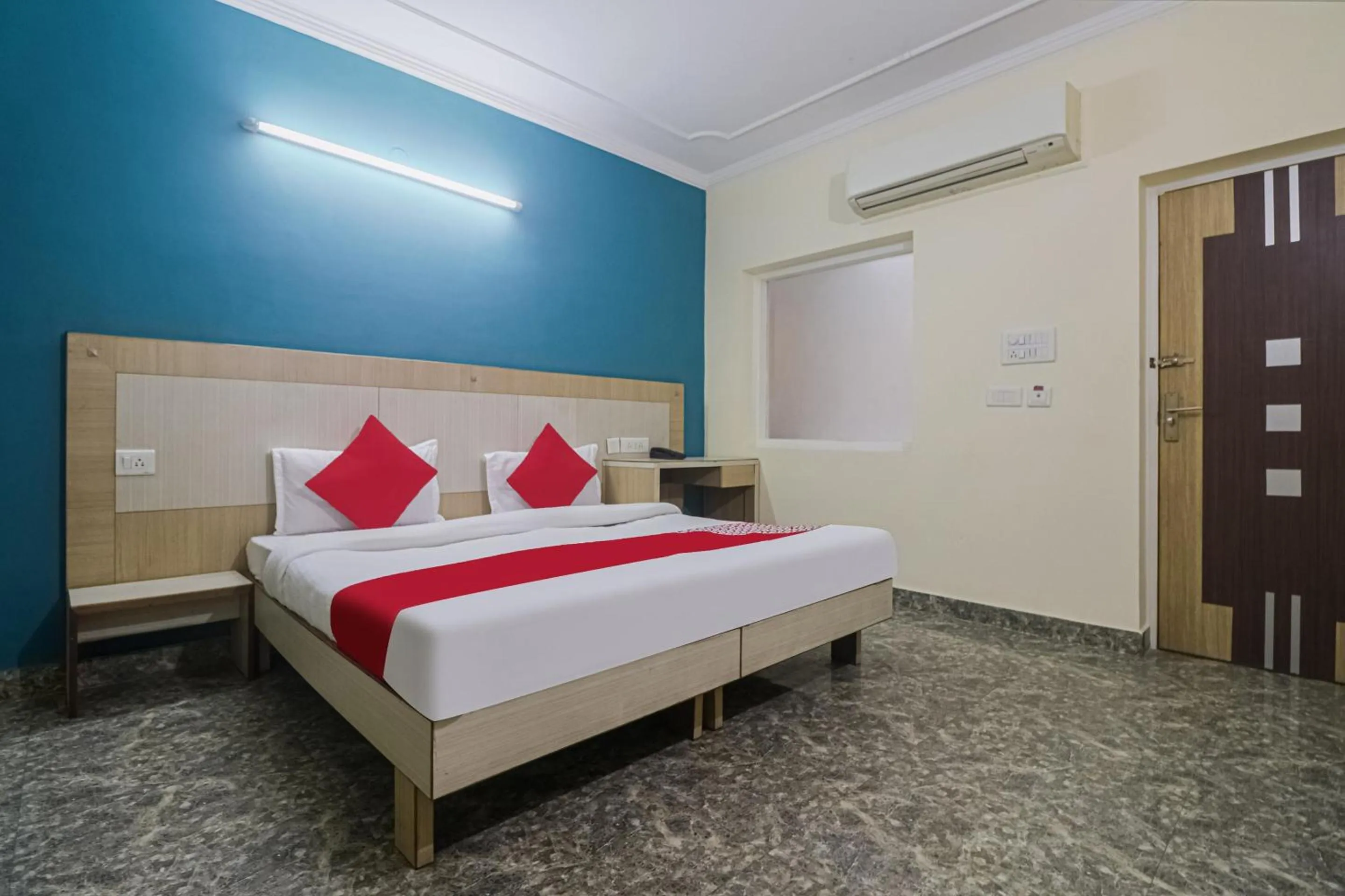 Bedroom, Bed in Capital O Crown Inn Near Appu Ghar