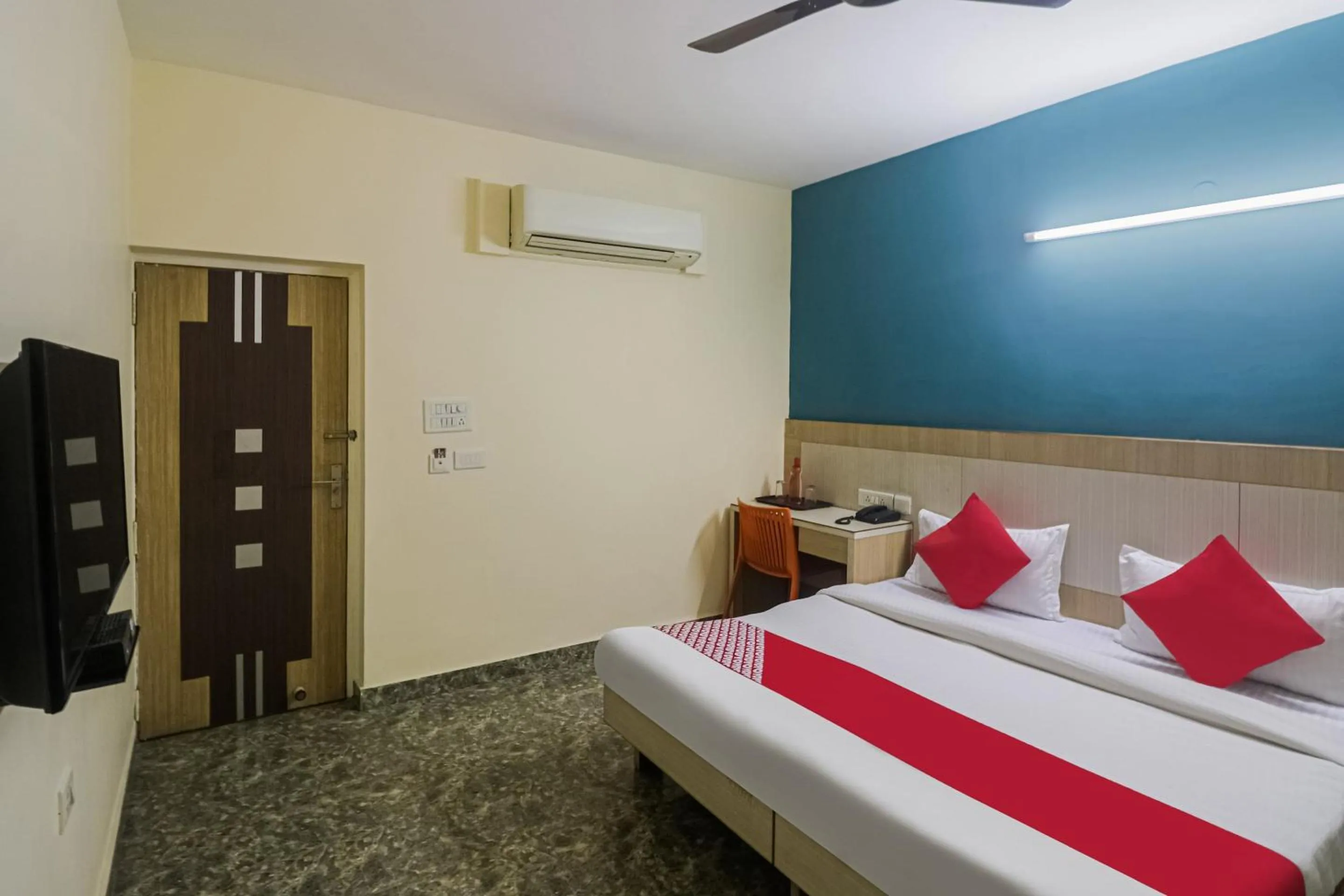 Bedroom, Bed in Capital O Crown Inn Near Appu Ghar