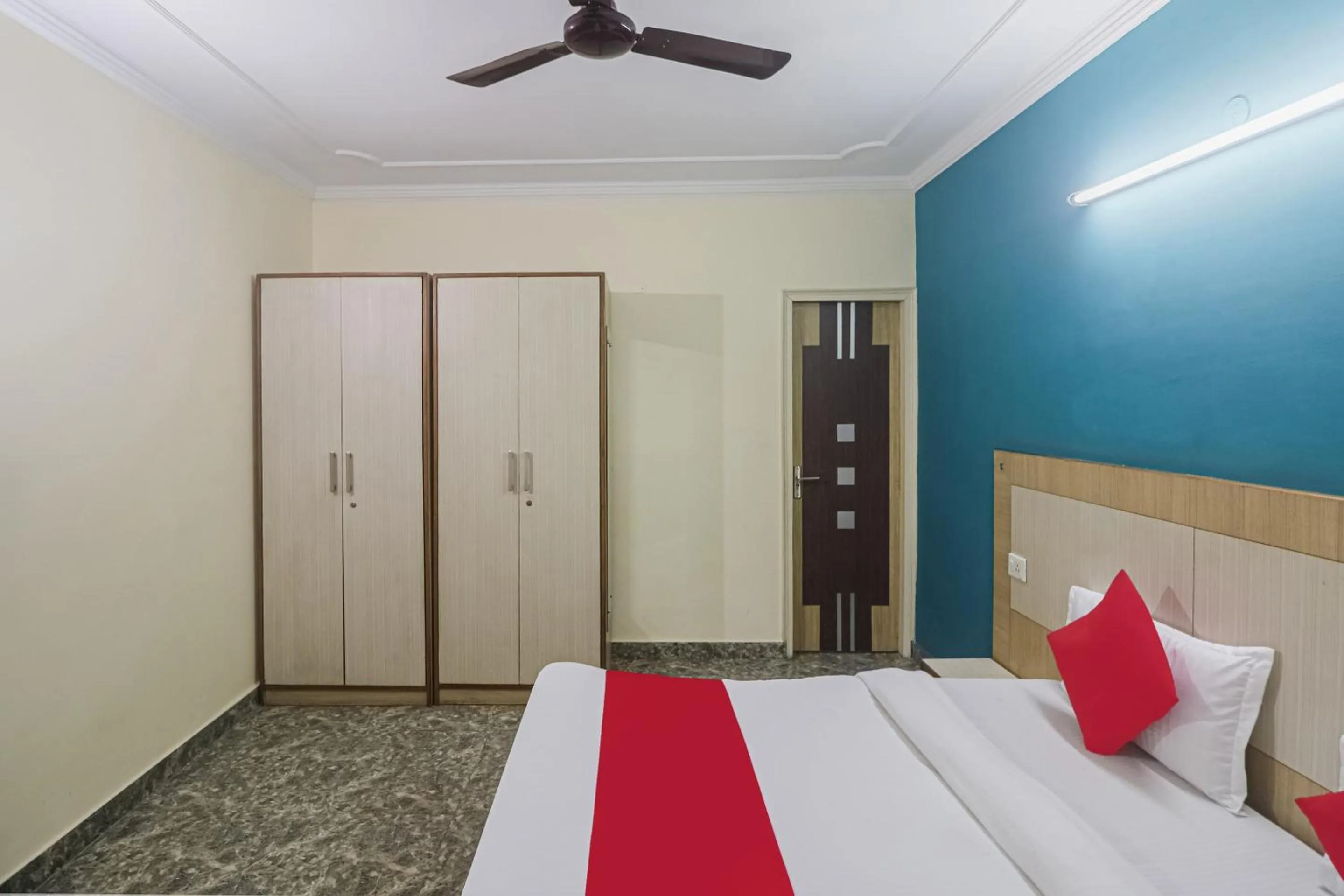 Bedroom, Bed in Capital O Crown Inn Near Appu Ghar