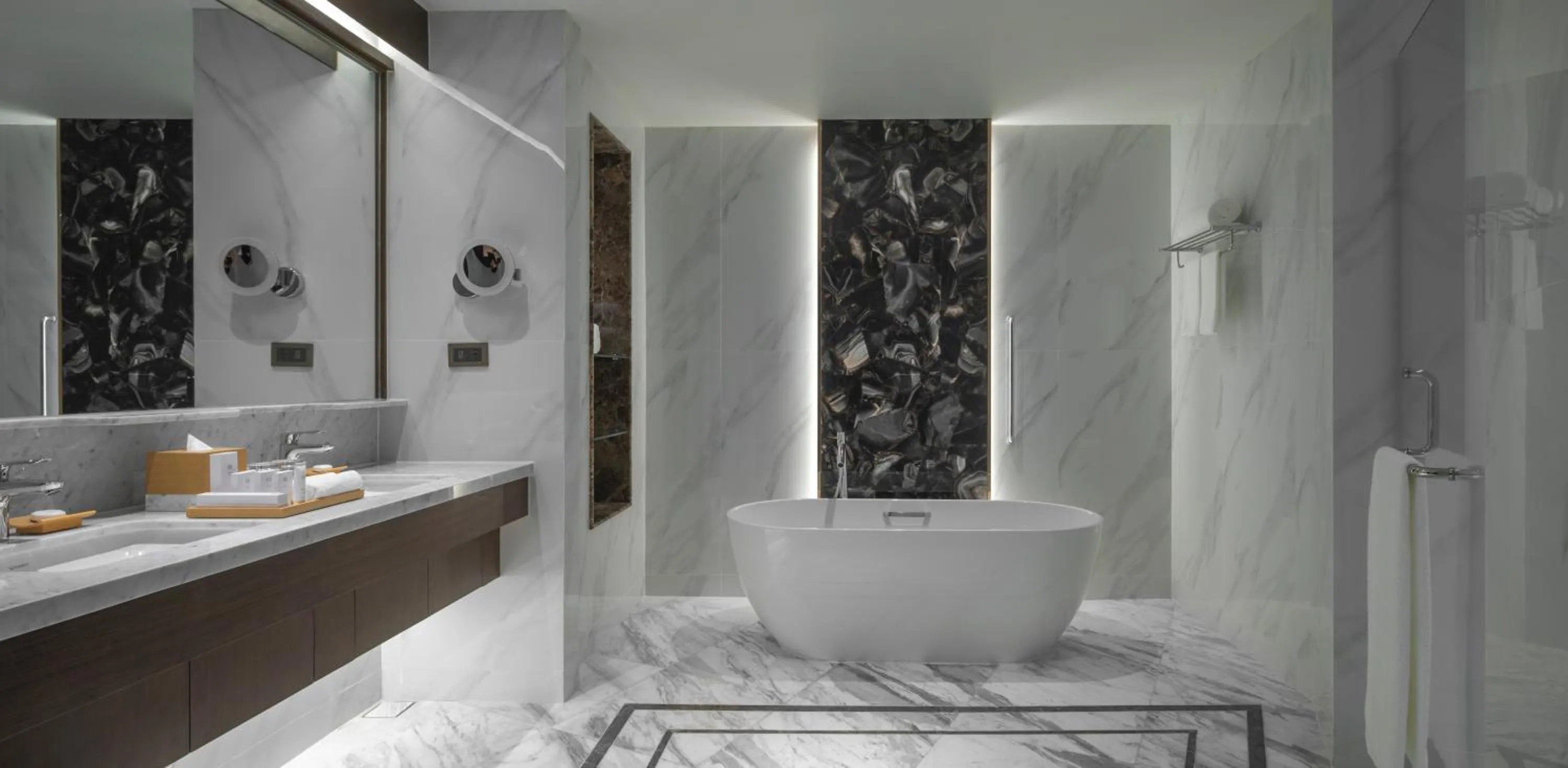 Bathroom in Fili Hotel at Nustar Cebu